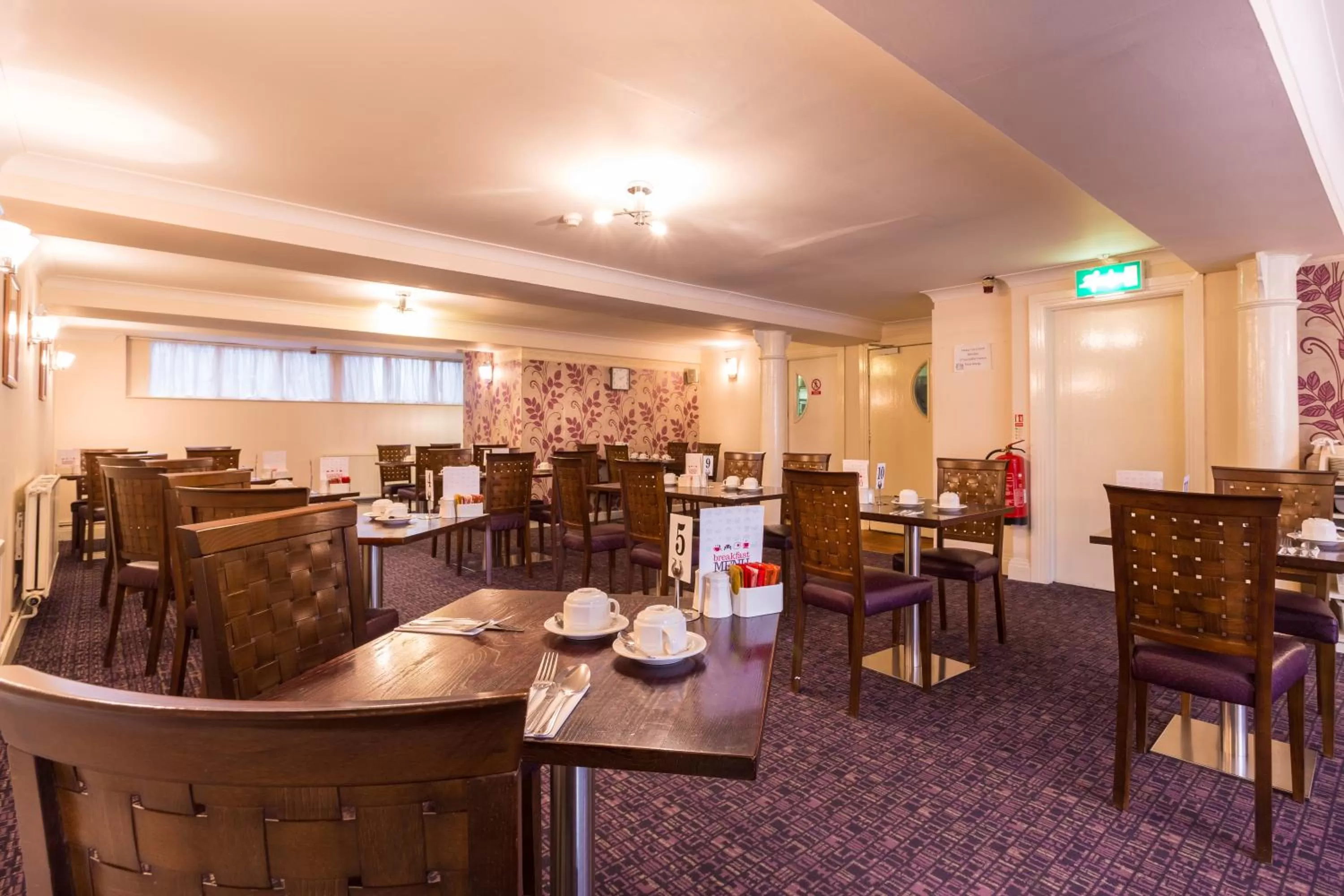 Restaurant/places to eat in The Gardens Hotel