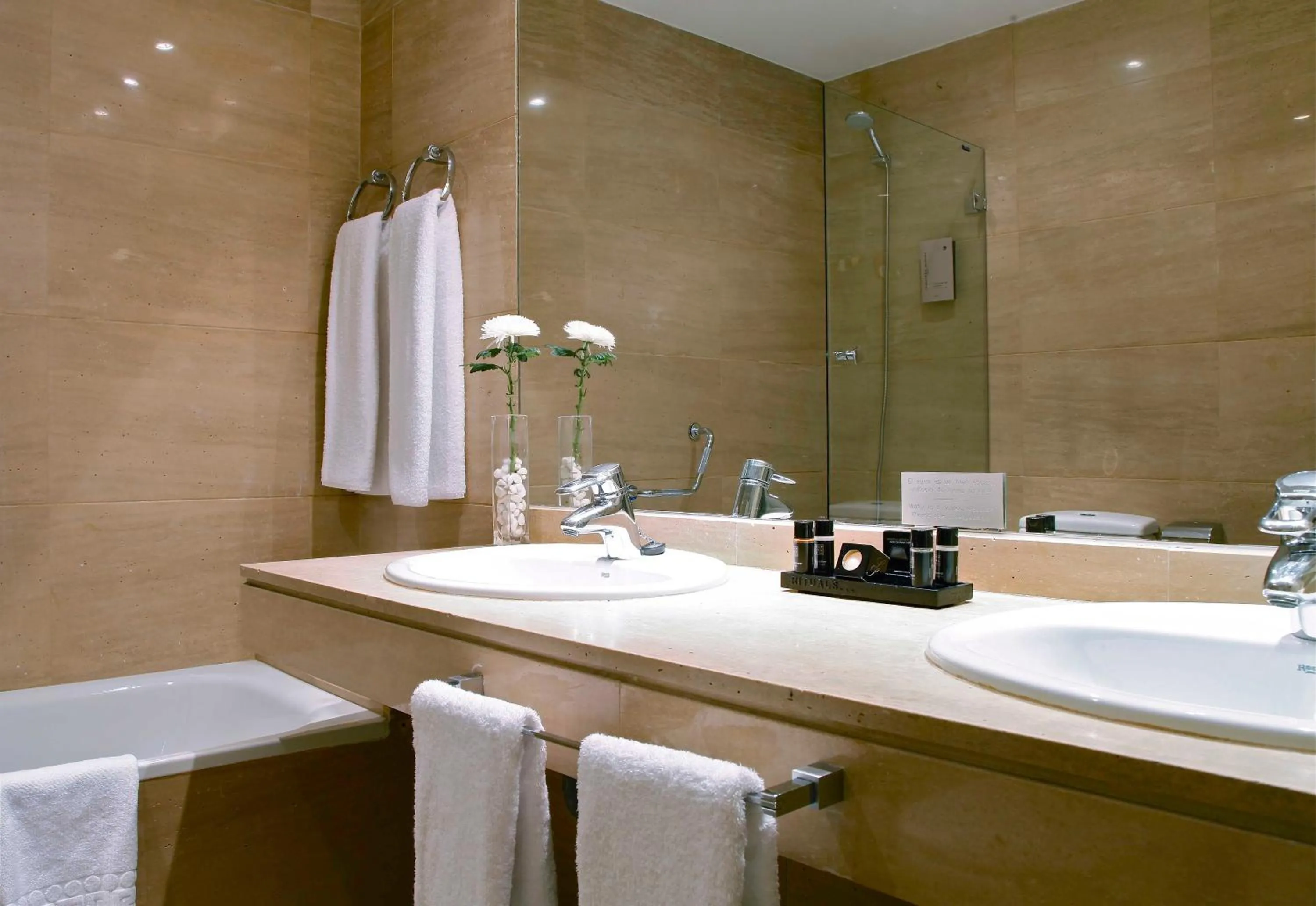 Bathroom in Boutike Cibeles