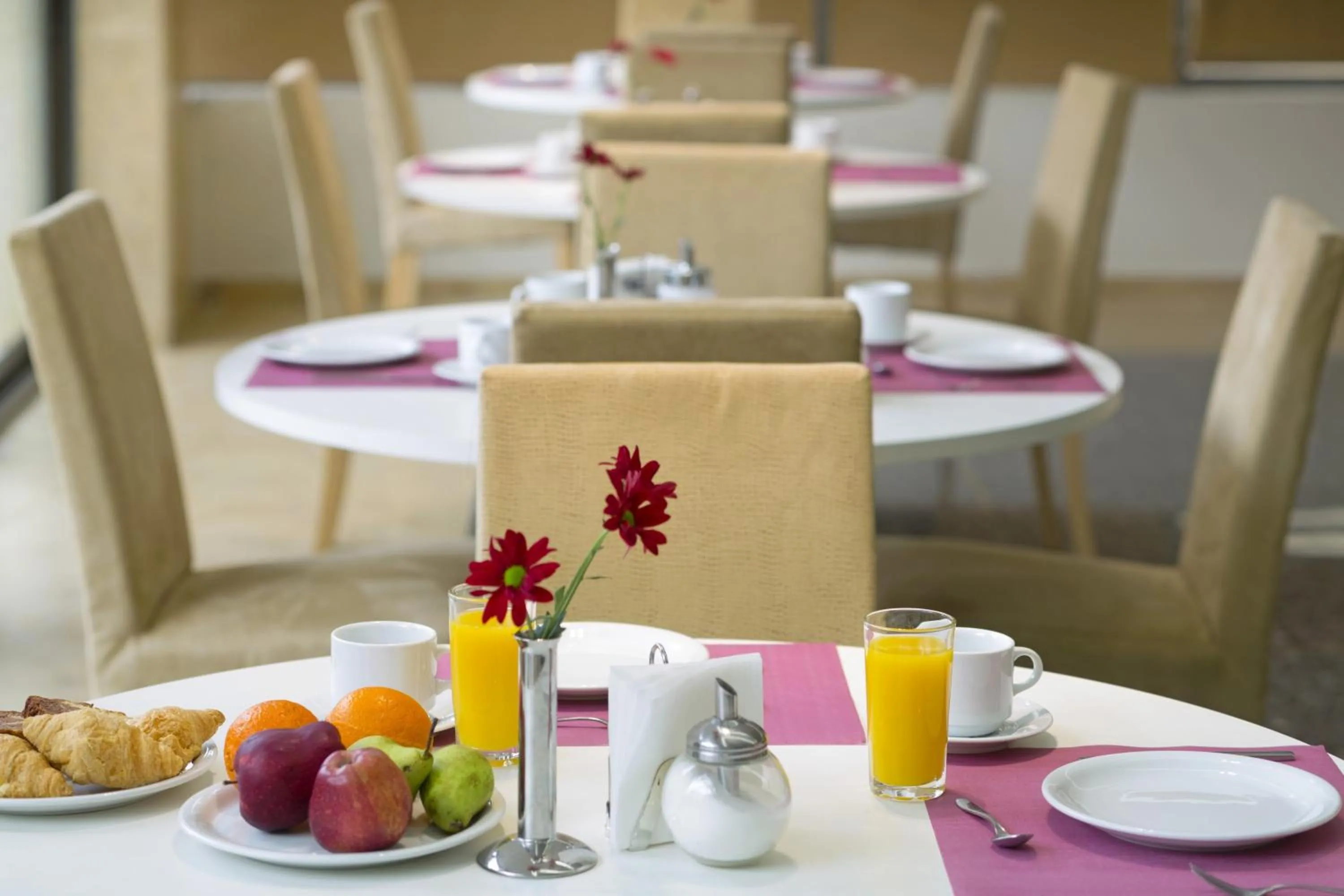 Restaurant/places to eat in Blue Sea Hotel Alimos