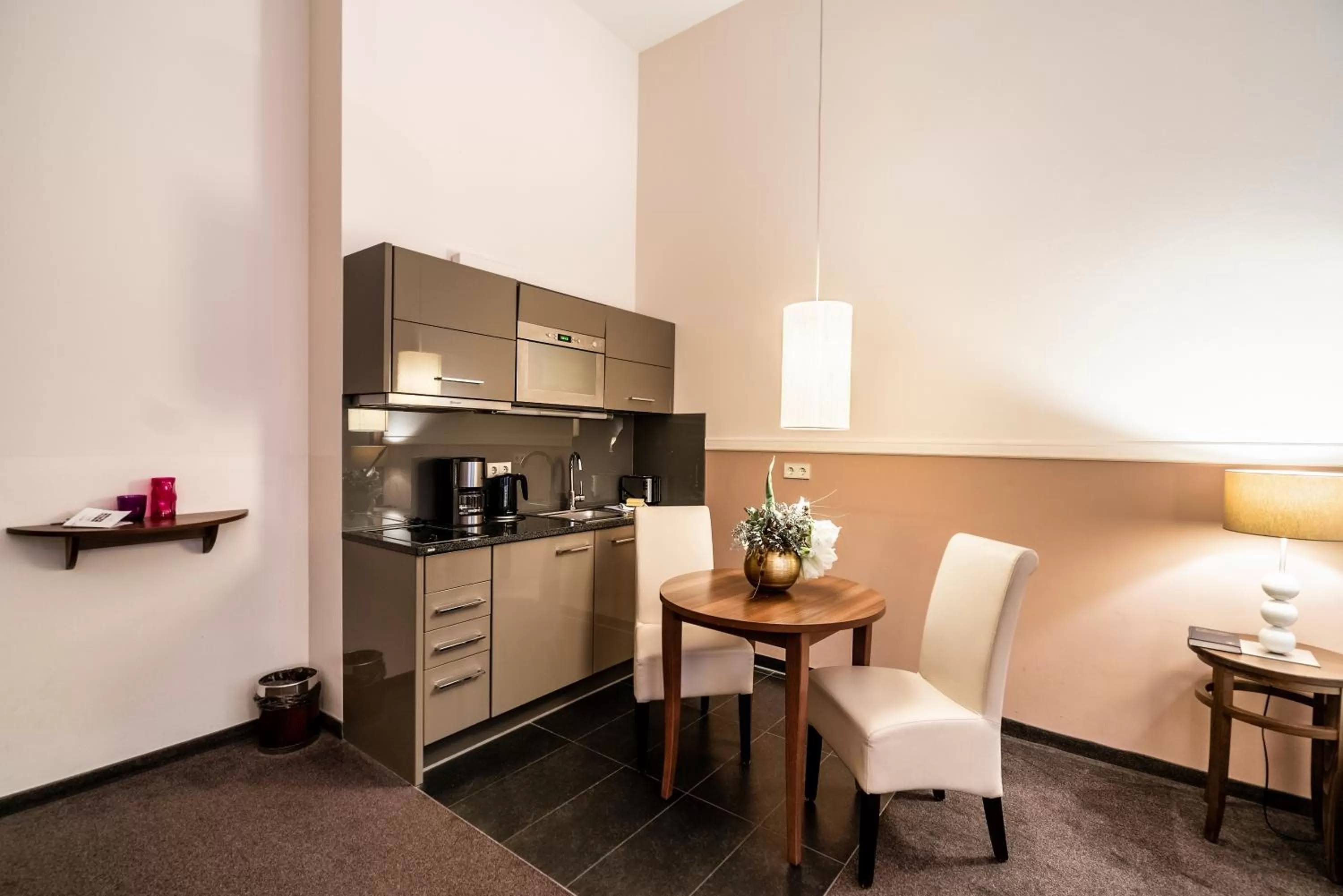 Kitchen or kitchenette in Aparthotel Am Schloss