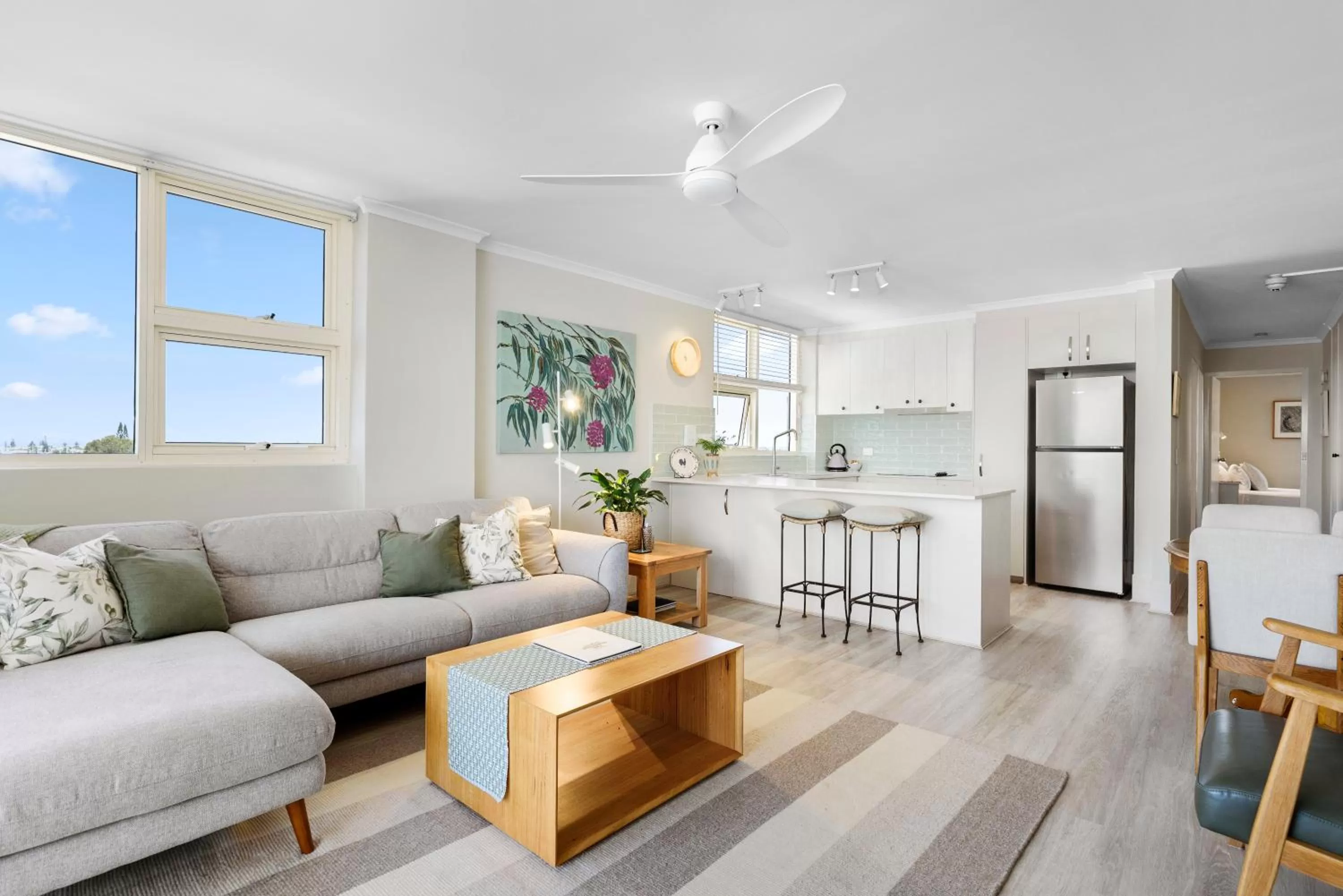 Kitchen or kitchenette in 84 The Spit Holiday Apartments