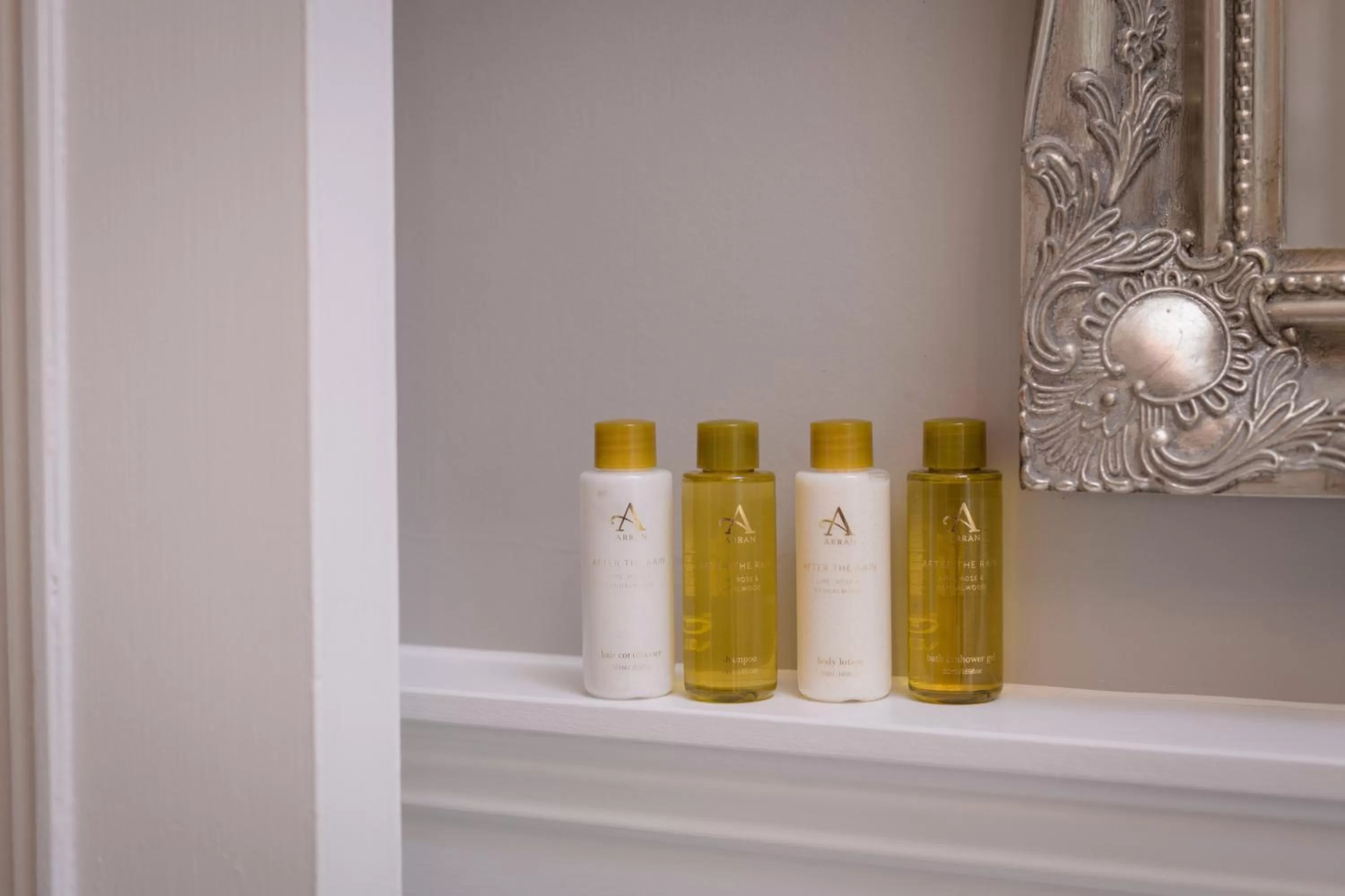 Bathroom in Lys-Na-Greyne Country House