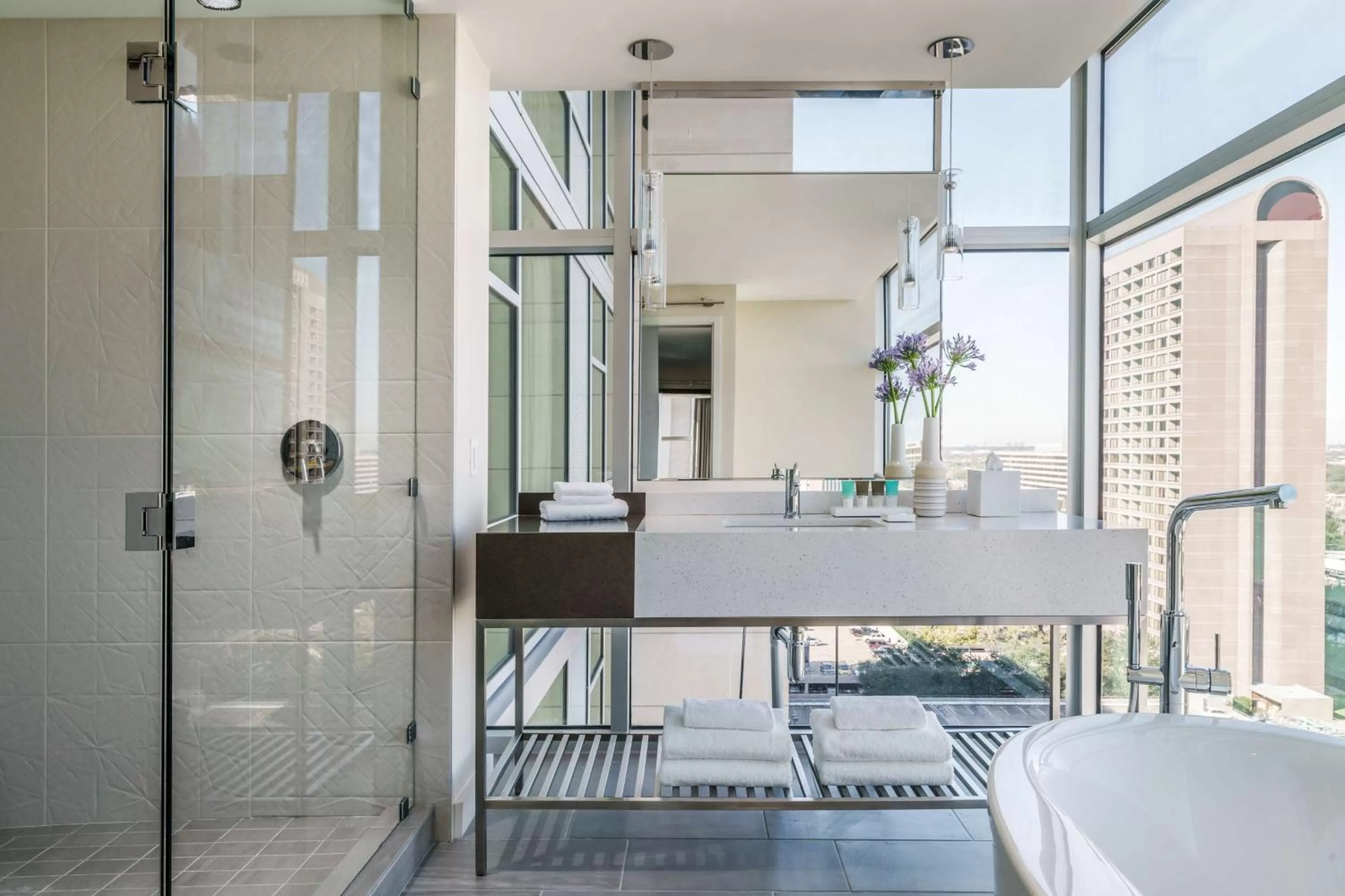 Photo of the whole room in Hyatt Regency Houston Galleria