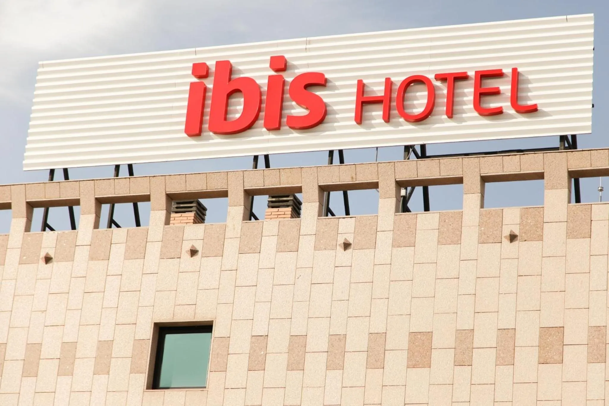 Property building in Ibis Alcala de Henares La Garena