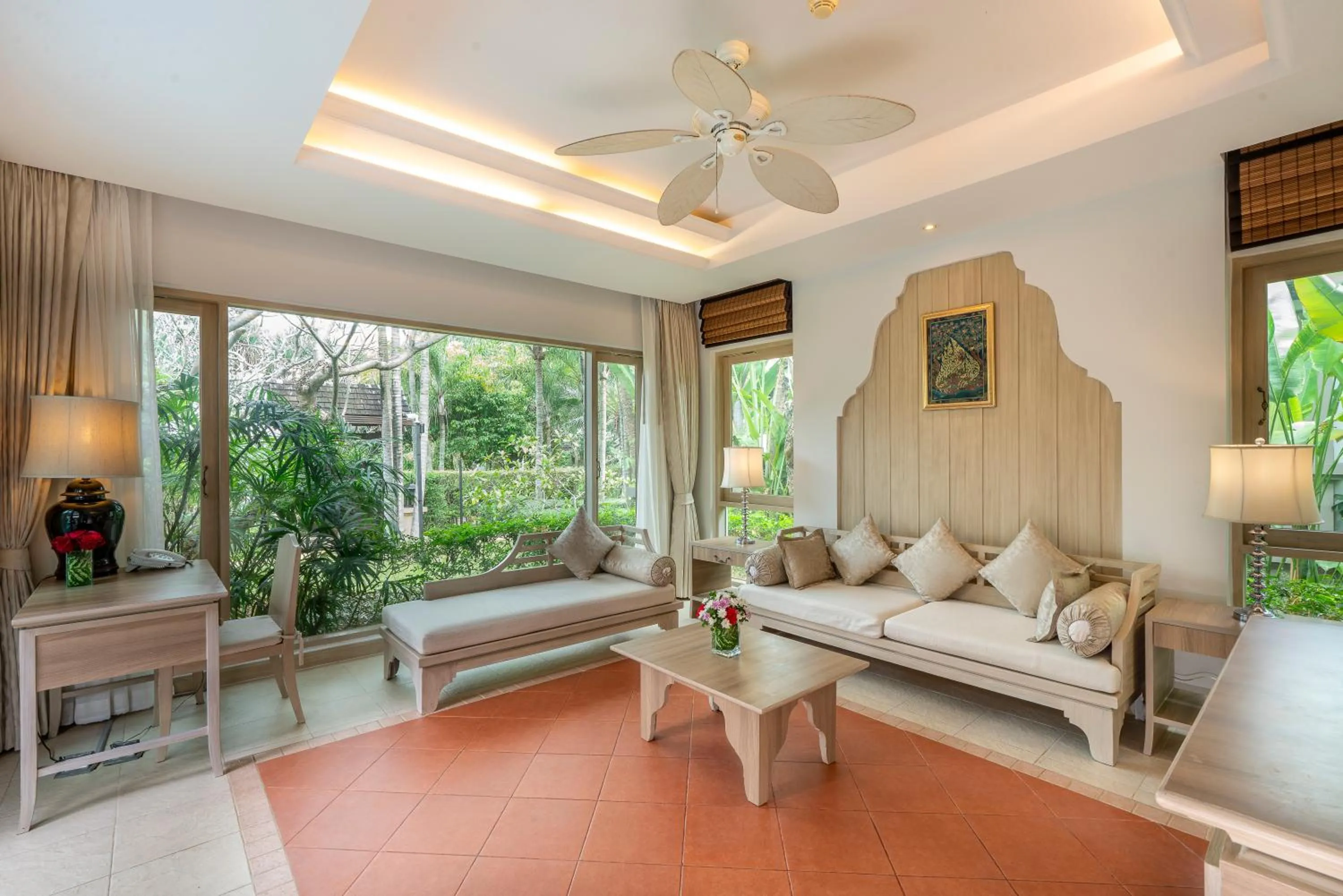 Living room in Ravindra Beach Resort & Spa - SHA Extra Plus