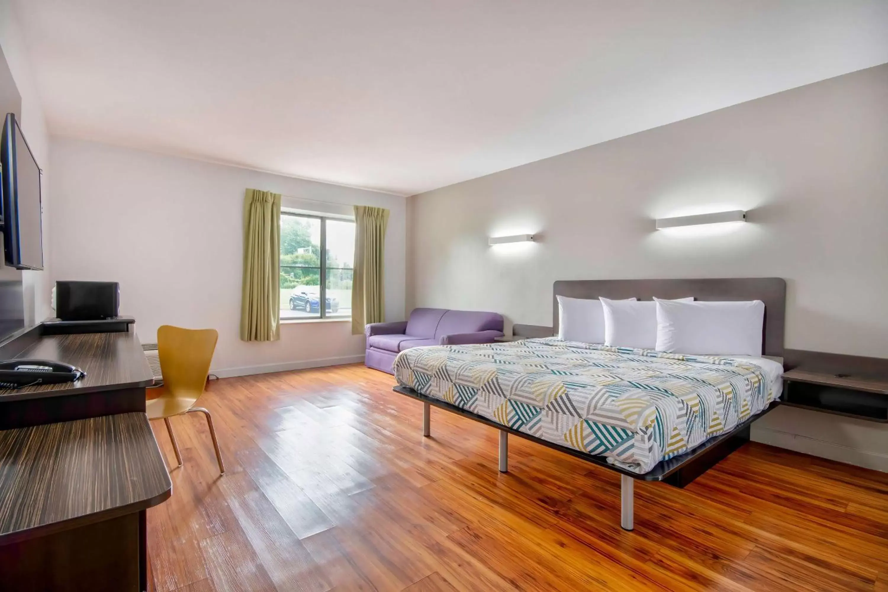 King Room with Roll-in Shower - single occupancy - Disability Access - Non-Smoking in Motel 6-Springfield, OH King Room with Roll-in Shower - single occupancy - Disability Access - Non-Smoking in Motel 6-Springfield, OH