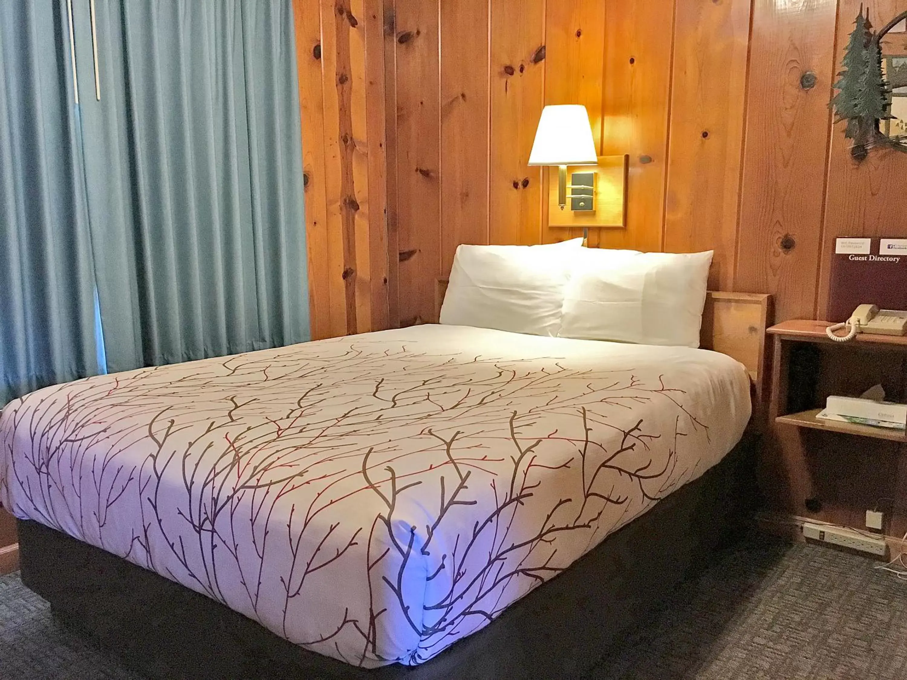 Apartment with One Queen Bed and Kitchenette - Motel in Park Motel and Cabins Apartment with One Queen Bed and Kitchenette - Motel in Park Motel and Cabins