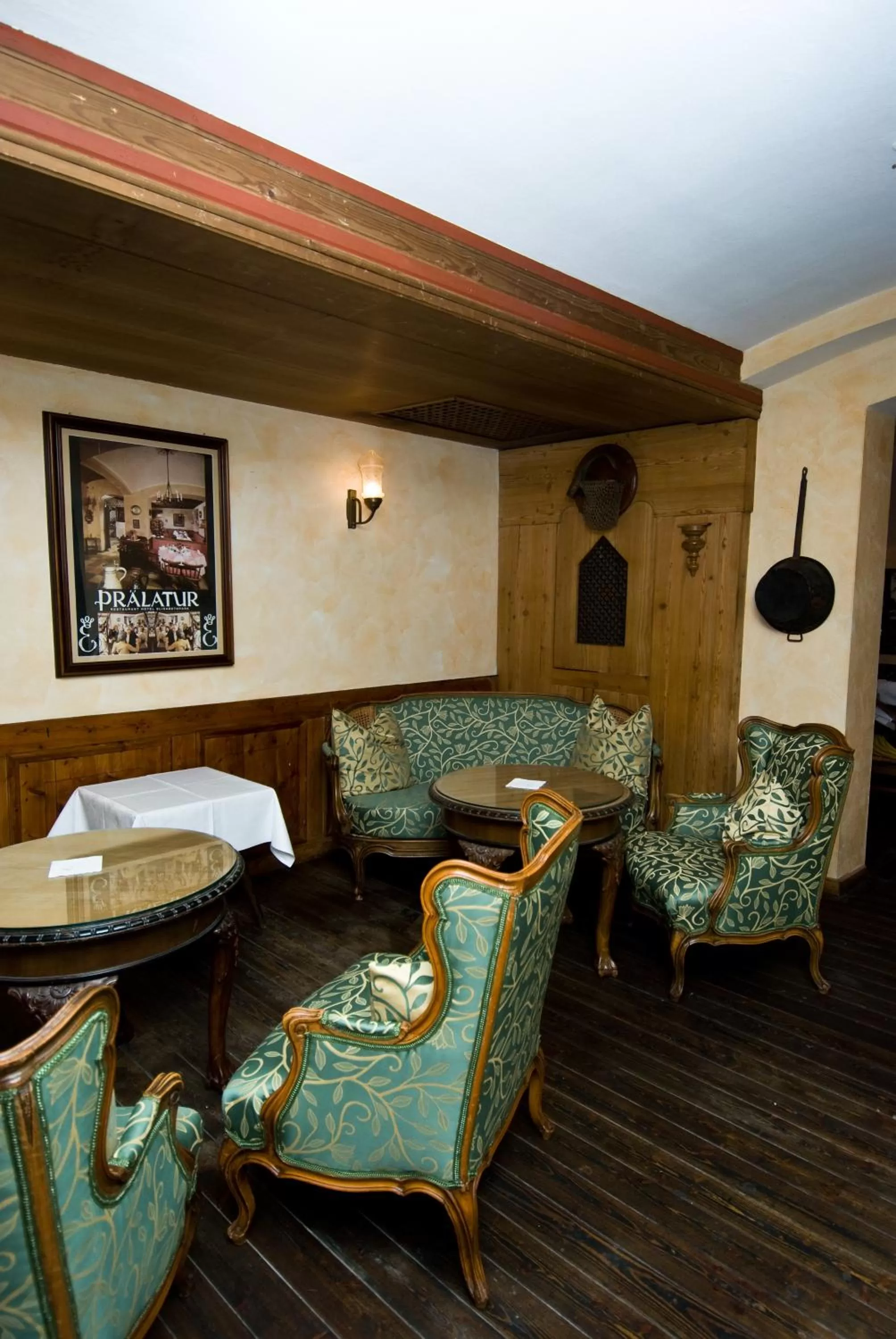 Communal lounge/ TV room, Bed in Thermal Resort Hotel Elisabethpark