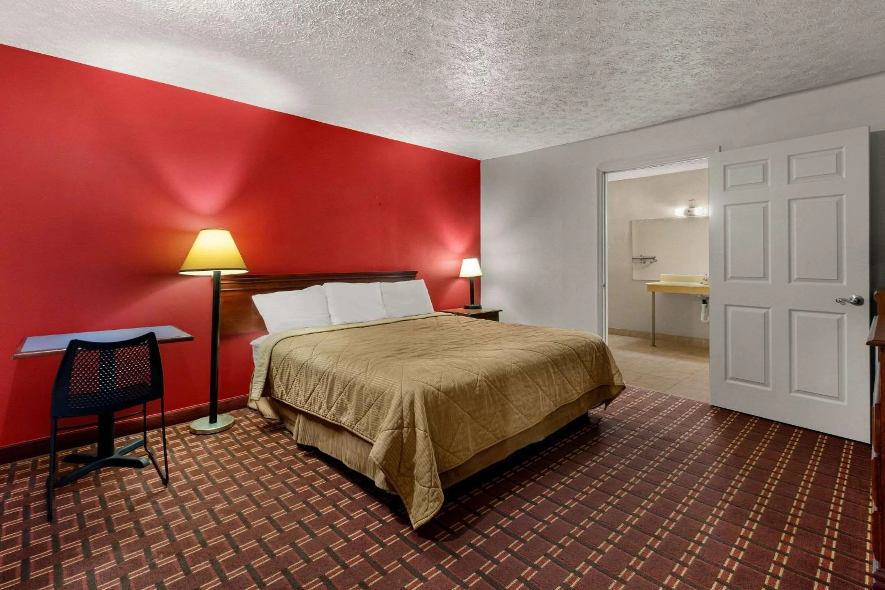 Bedroom, Bed in Rodeway Inn Dickson