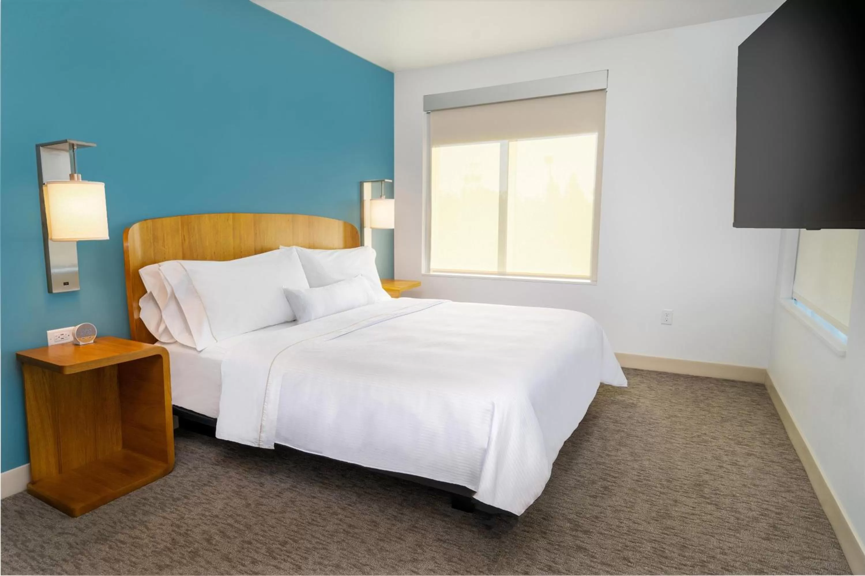 Photo of the whole room, Bed in Element Sacramento Airport