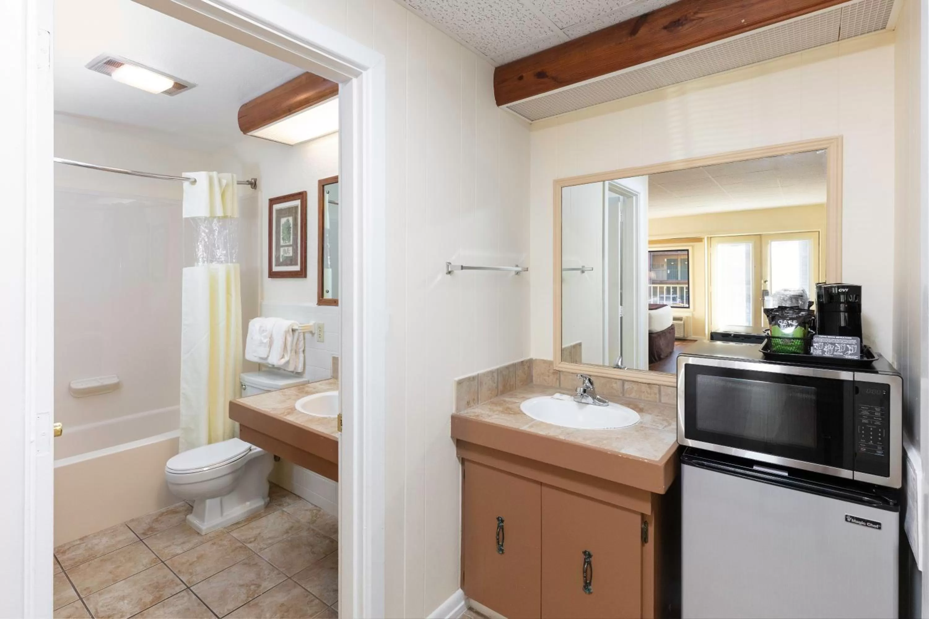 Bathroom in River Terrace Resort & Convention Center