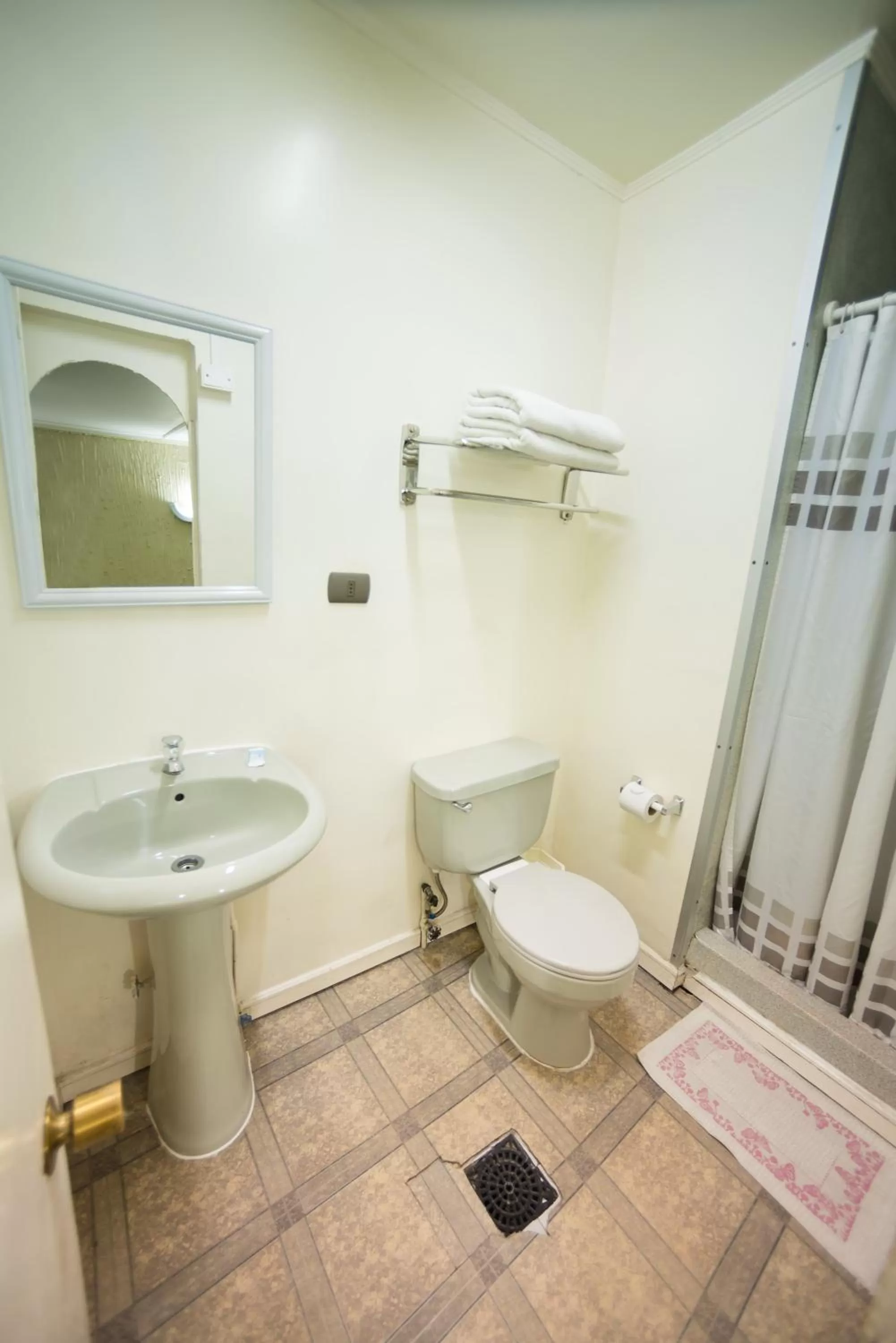 Bathroom in Si Hotel