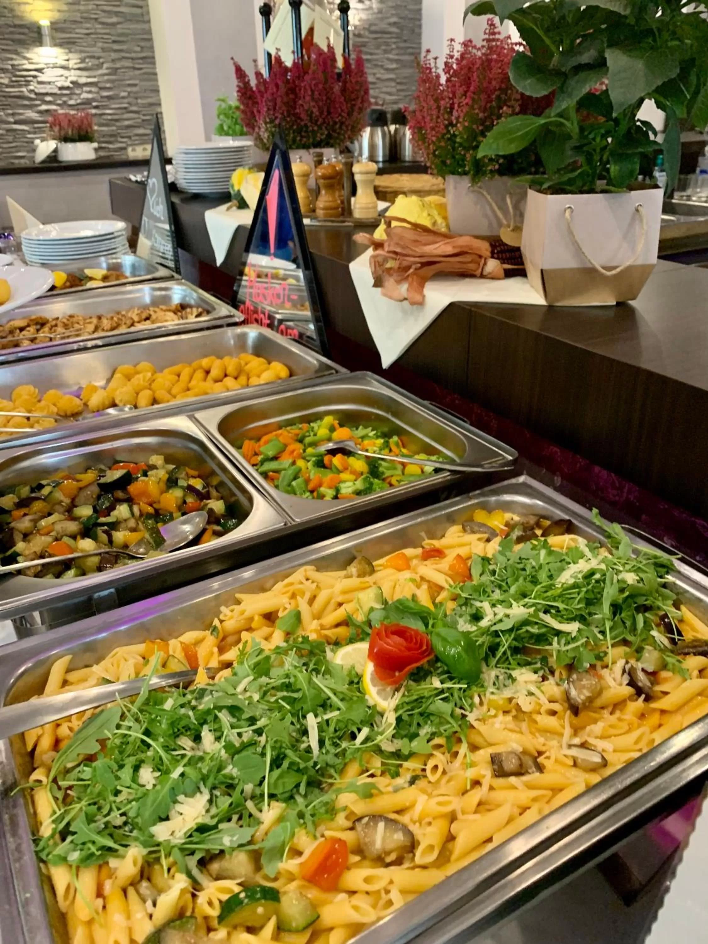 Food and drinks in Boutique Hotel Goldene Henne