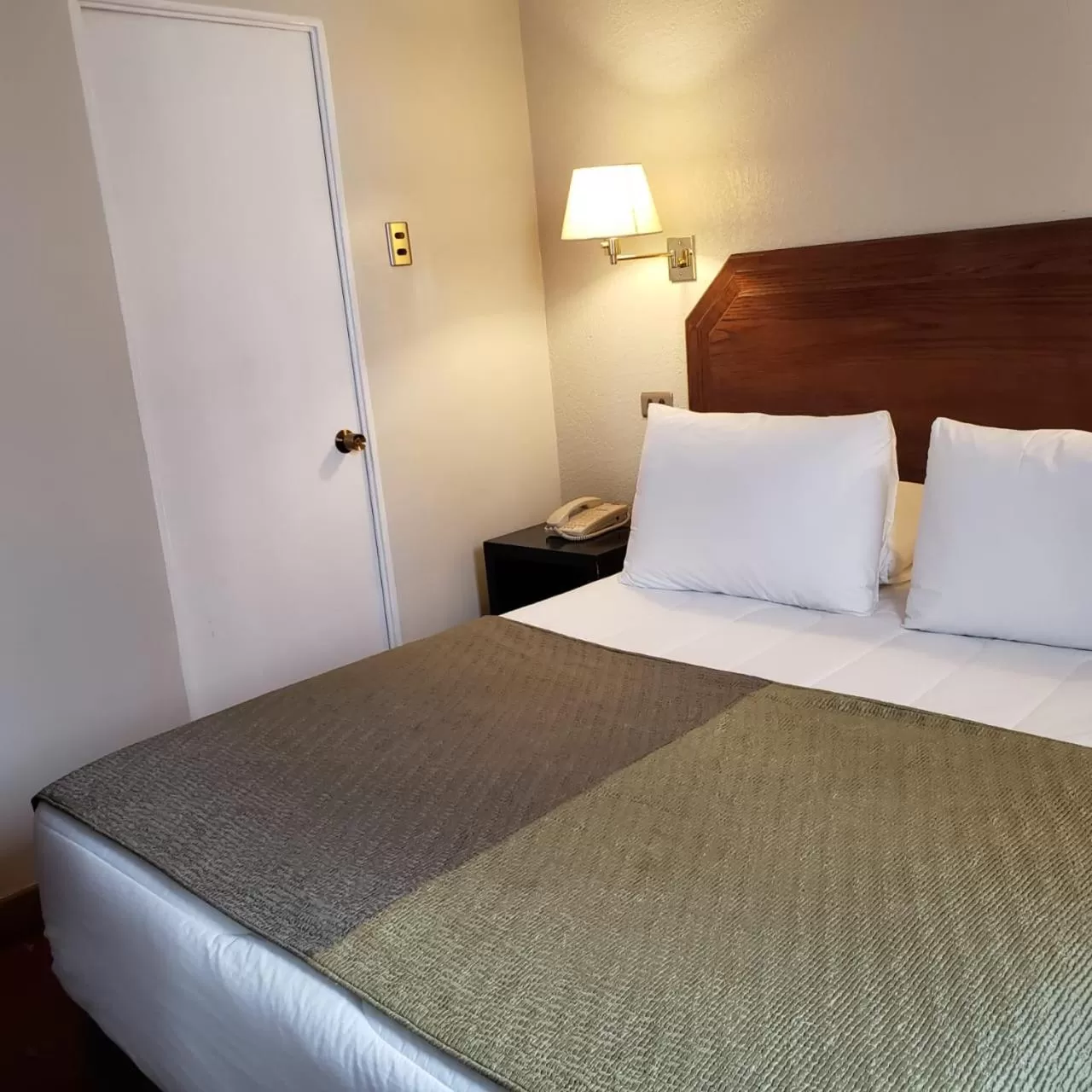 Photo of the whole room, Bed in Hotel Gavina Express