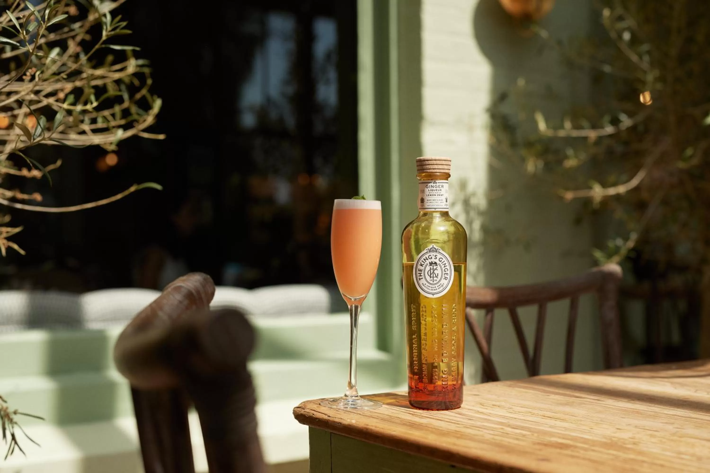 Drinks in The Retreat, Elcot Park