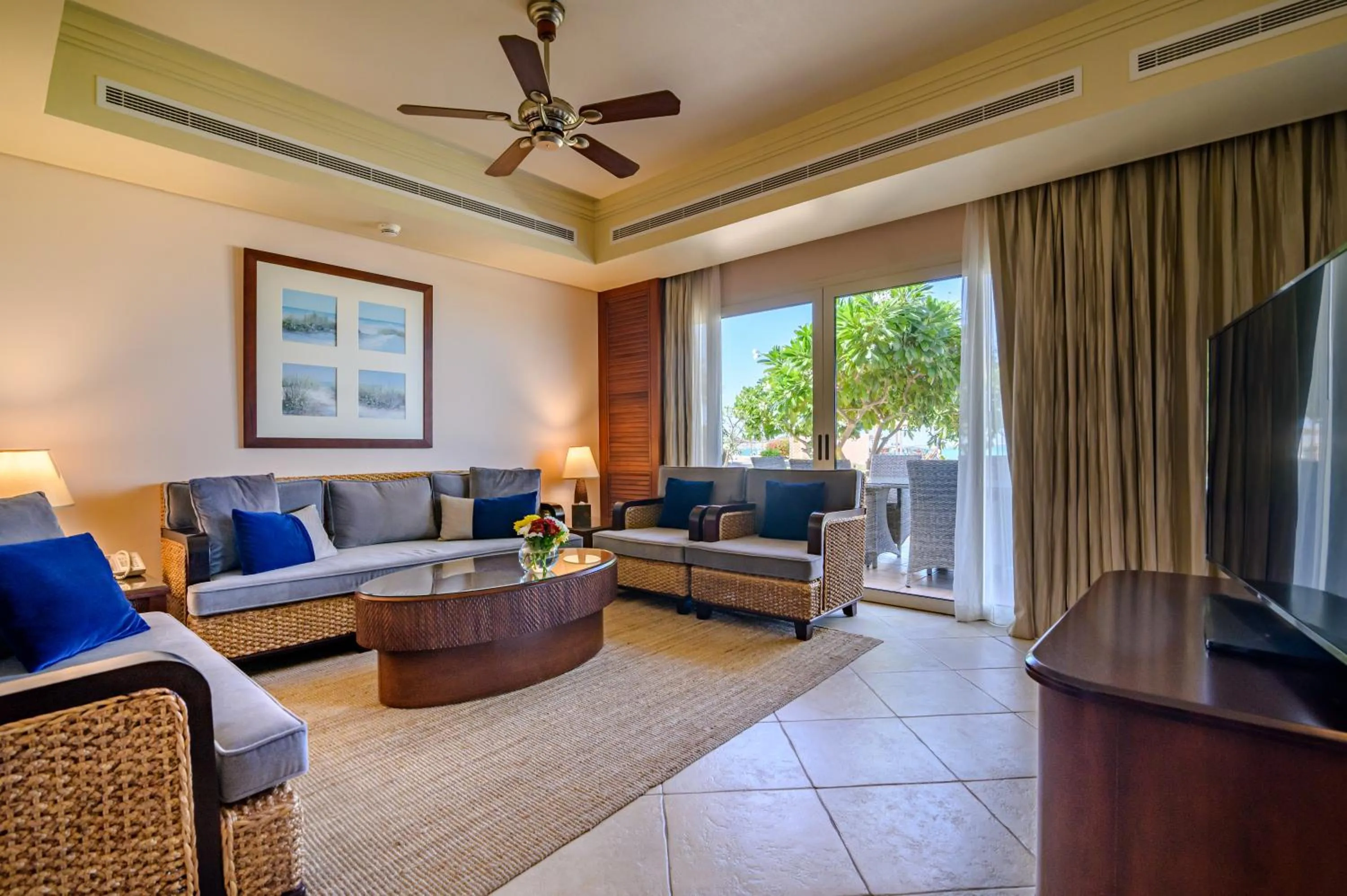 Living room in Danat Jebel Dhanna Resort