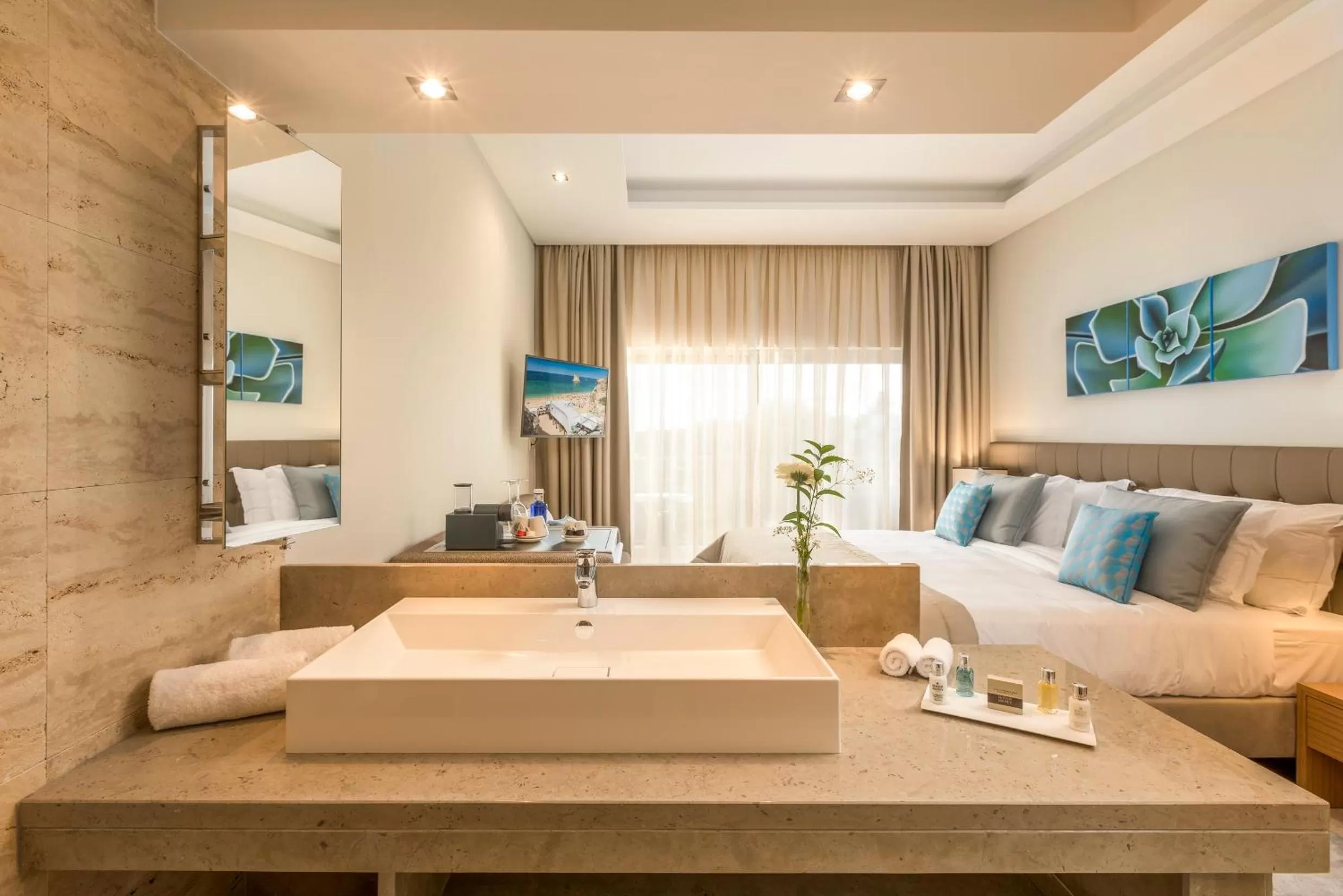 Bedroom in Caneiros Luxury House & Suites