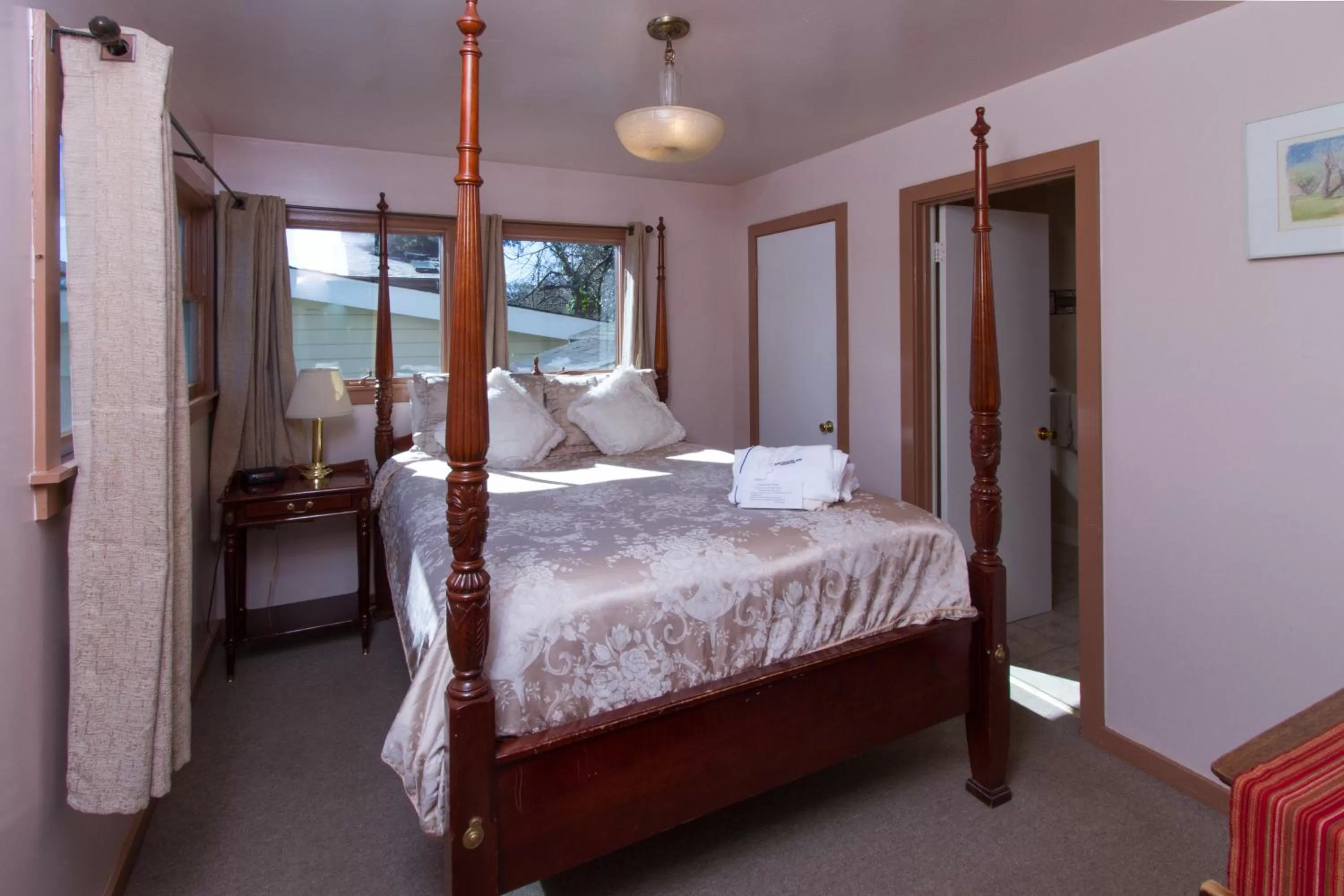 Bedroom, Bed in Sweetwater Inn and Spa