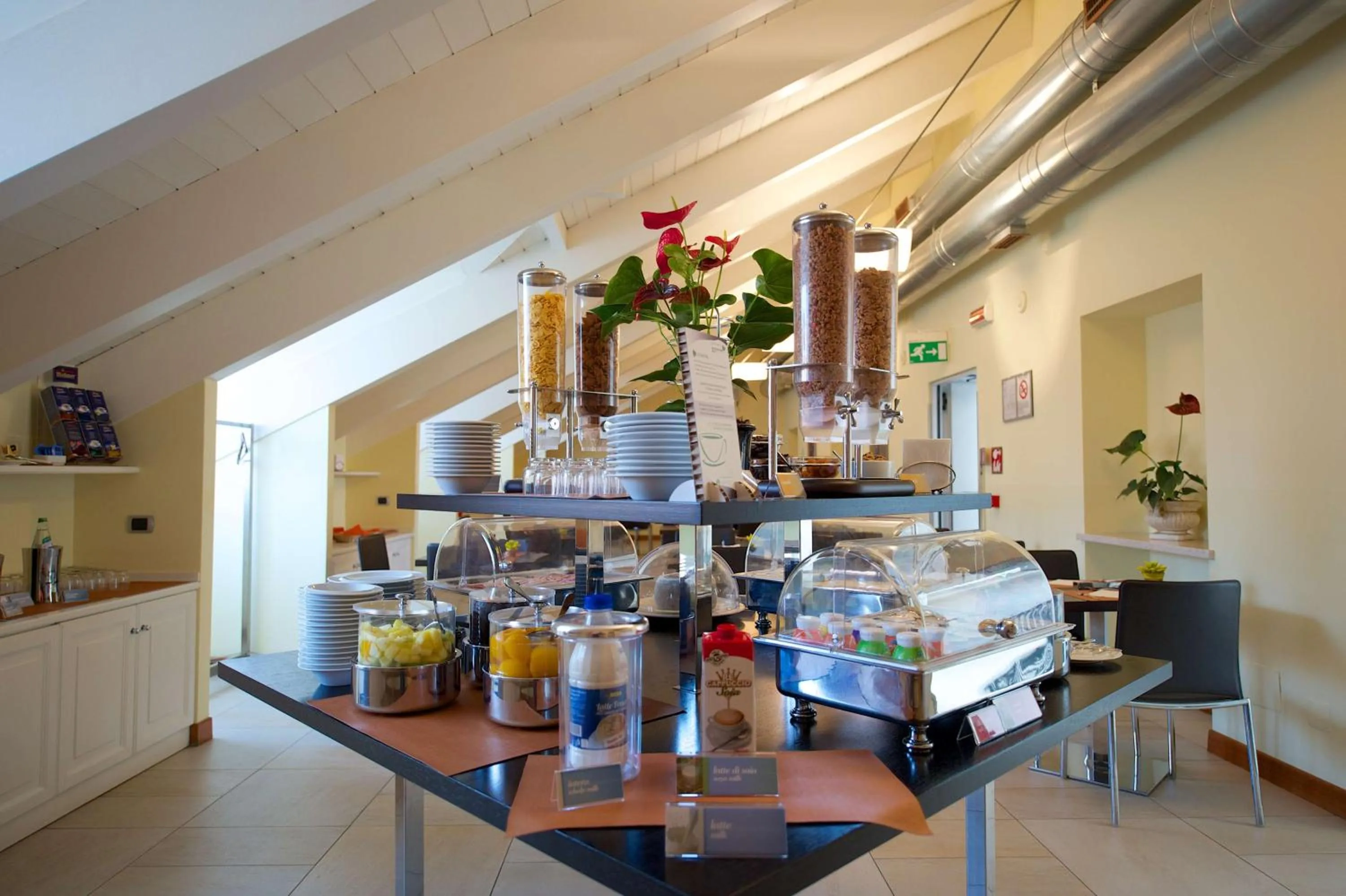 Restaurant/places to eat in Best Western Crystal Palace Hotel