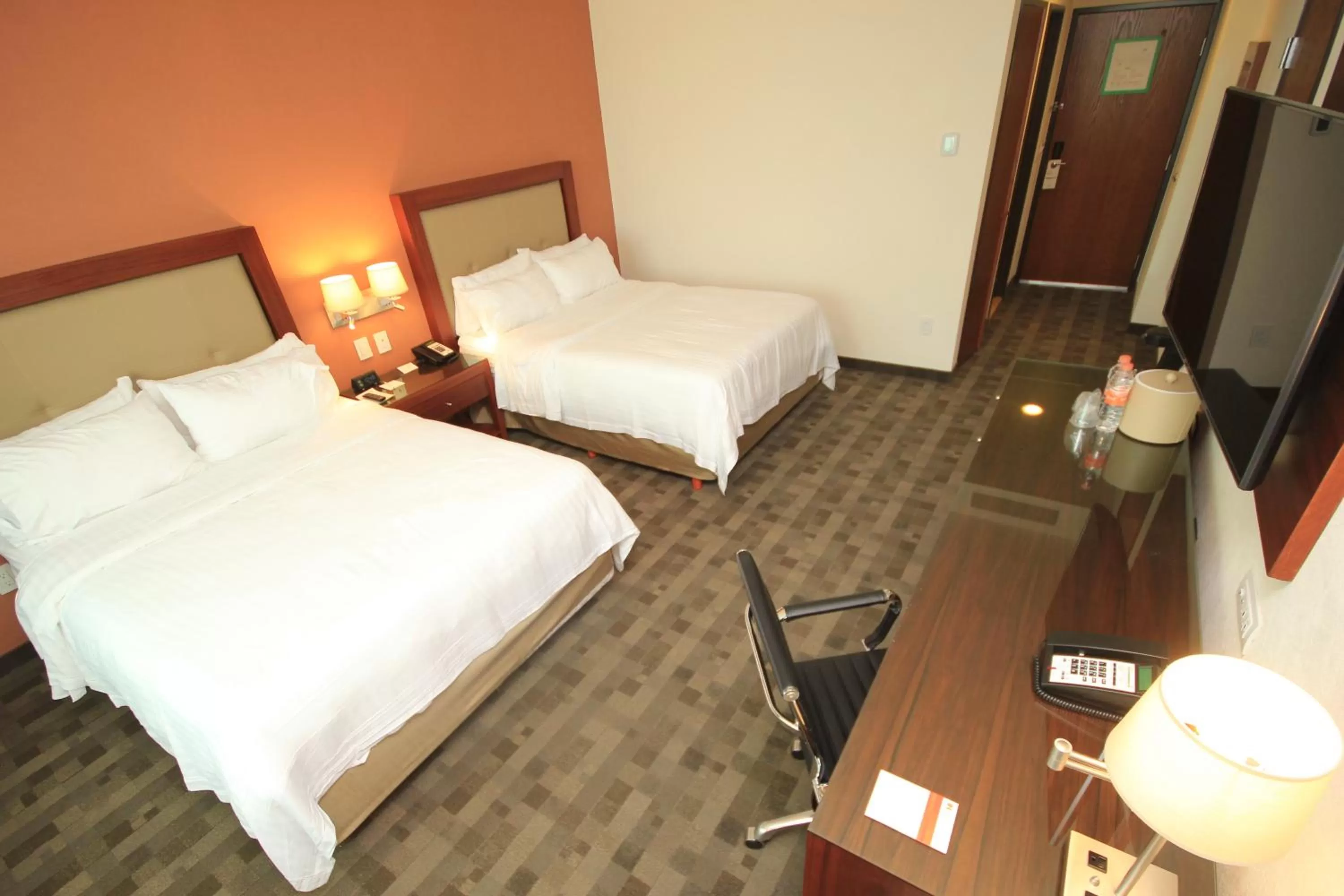 Photo of the whole room, Bed in Holiday Inn & Suites Plaza Mayor by IHG