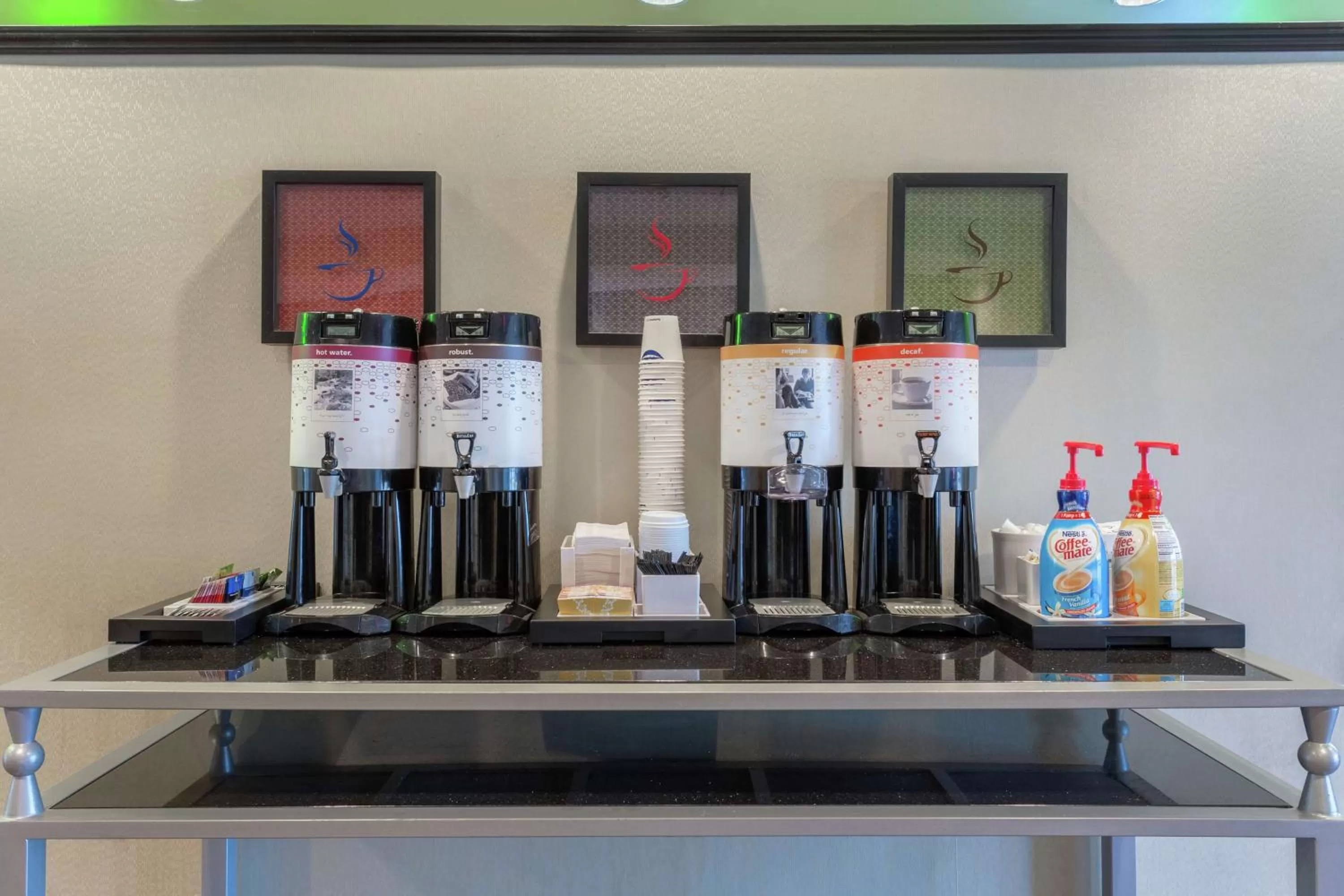 Dining area in Hampton Inn Richmond - South