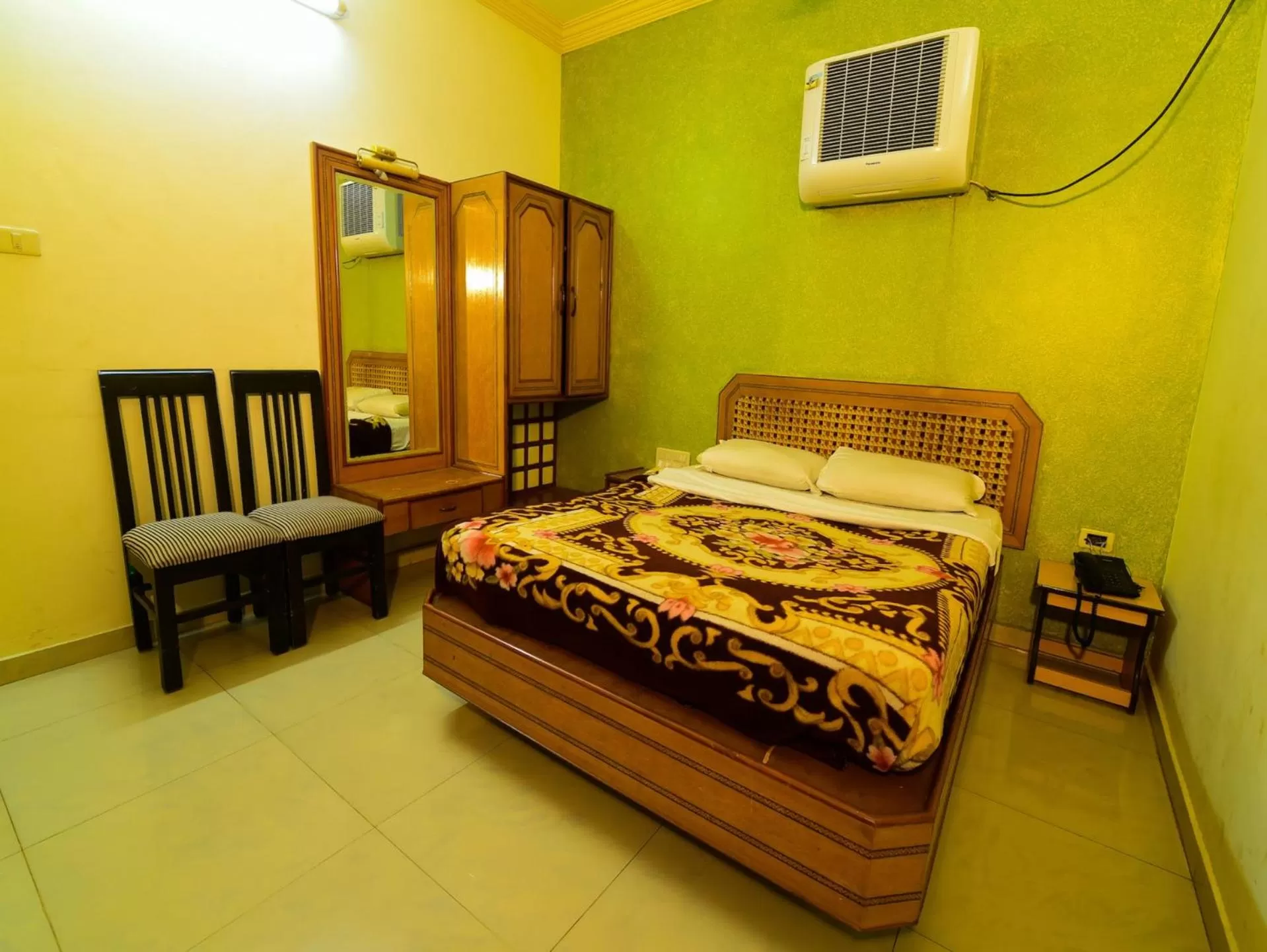 Photo of the whole room, Bed in Hotel Ashlesh Manipal