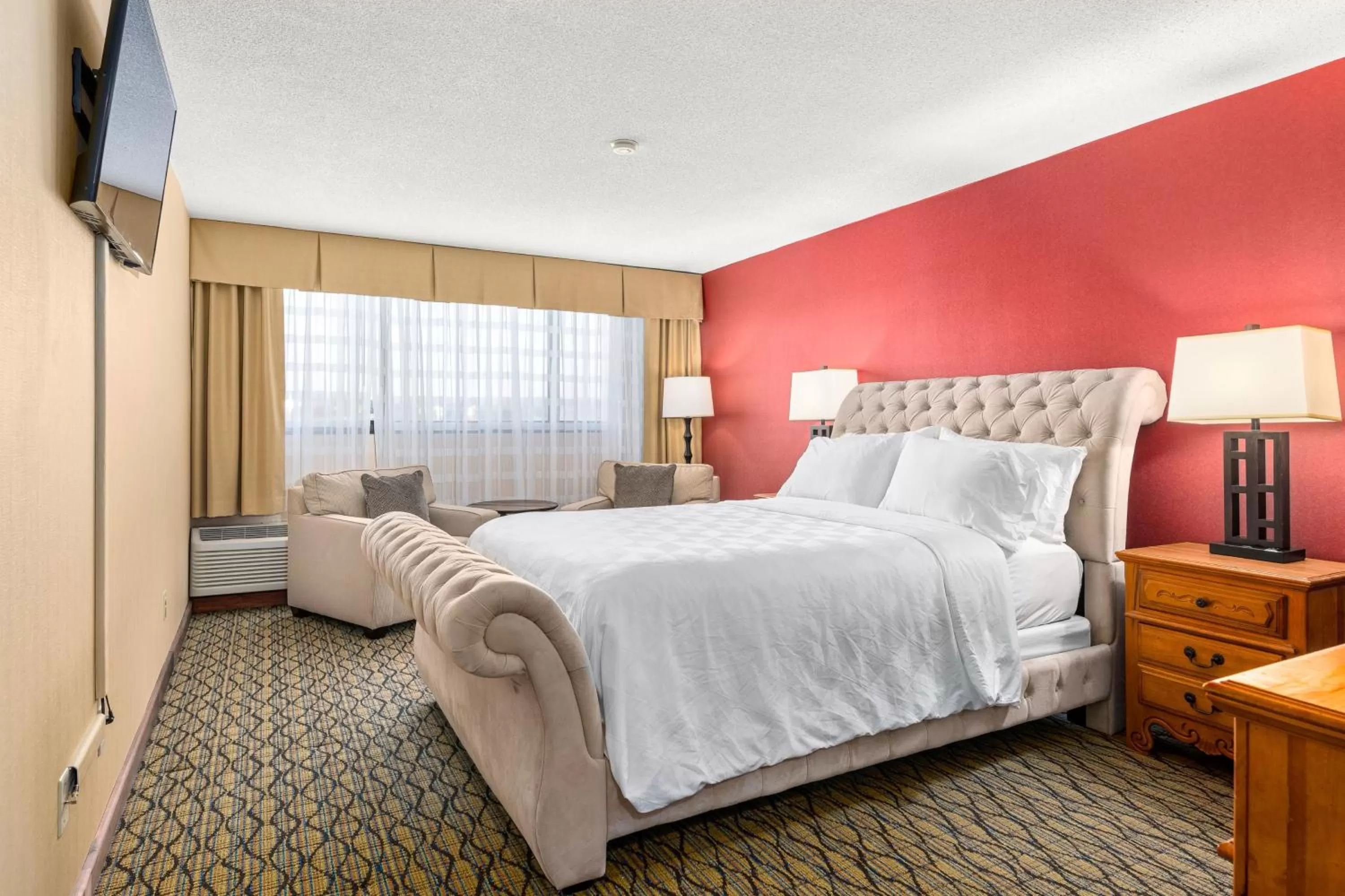Bedroom, Bed in Holiday Inn Johnson City by IHG