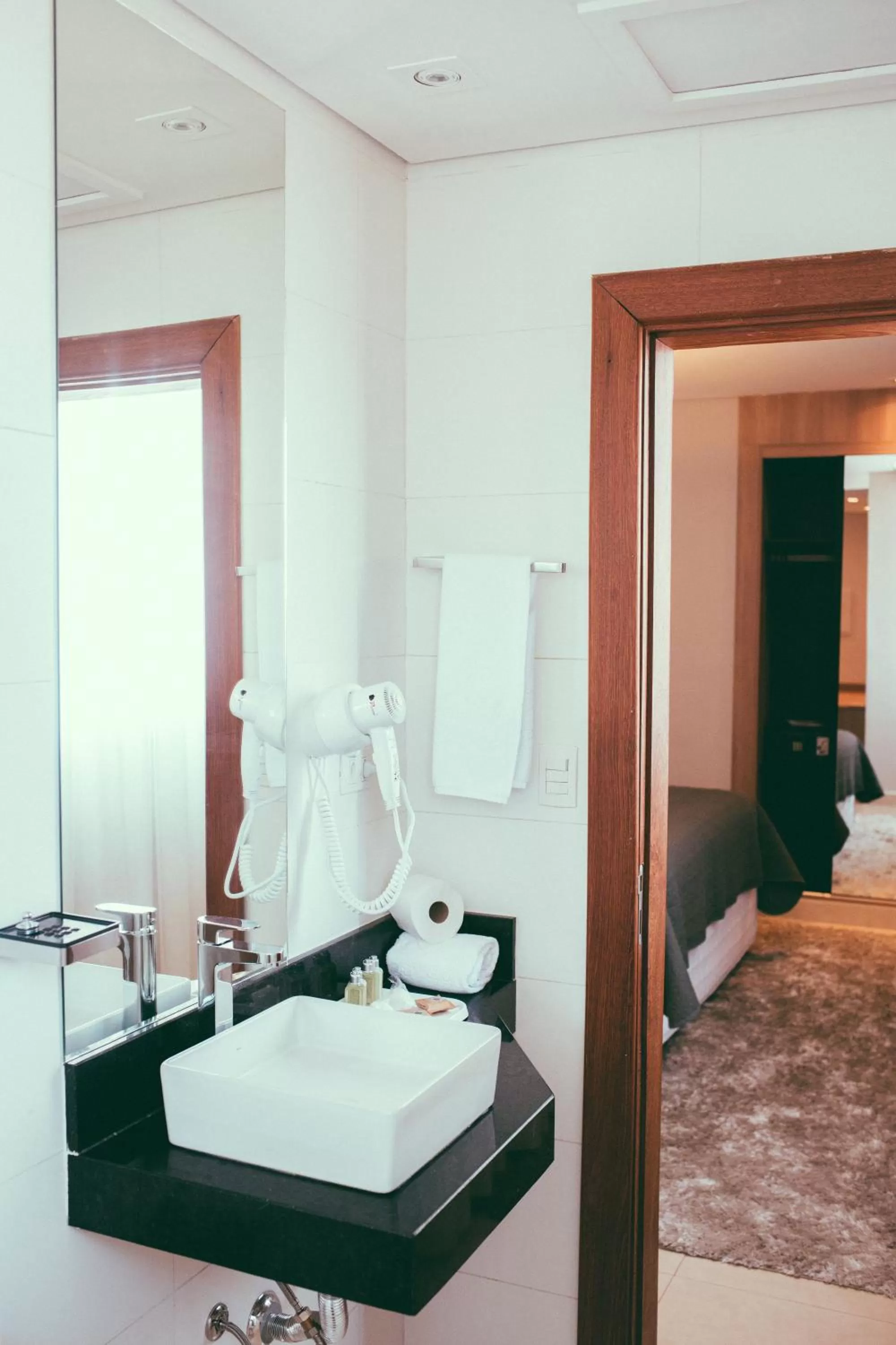 Bathroom, Bed in Occitano Apart Hotel