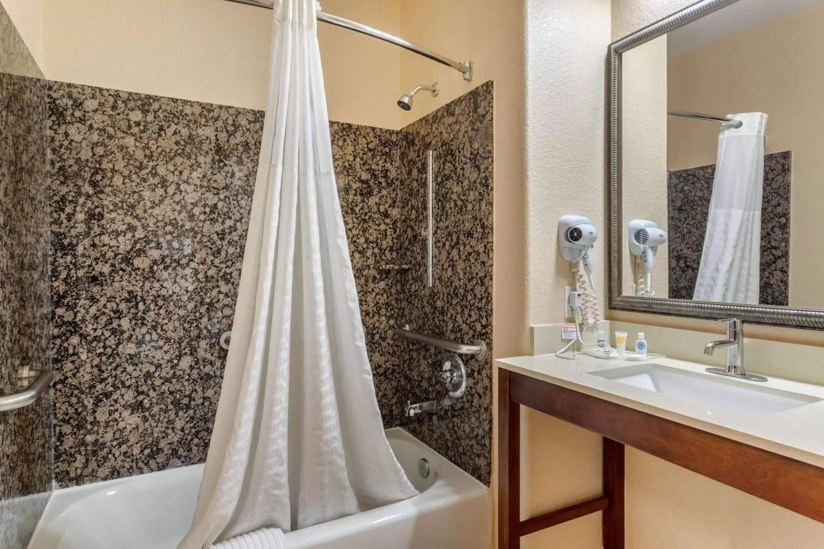 Suite with Two Queen Beds - Accessible/Non-Smoking in Comfort Suites Baytown I - 10 Suite with Two Queen Beds - Accessible/Non-Smoking in Comfort Suites Baytown I - 10