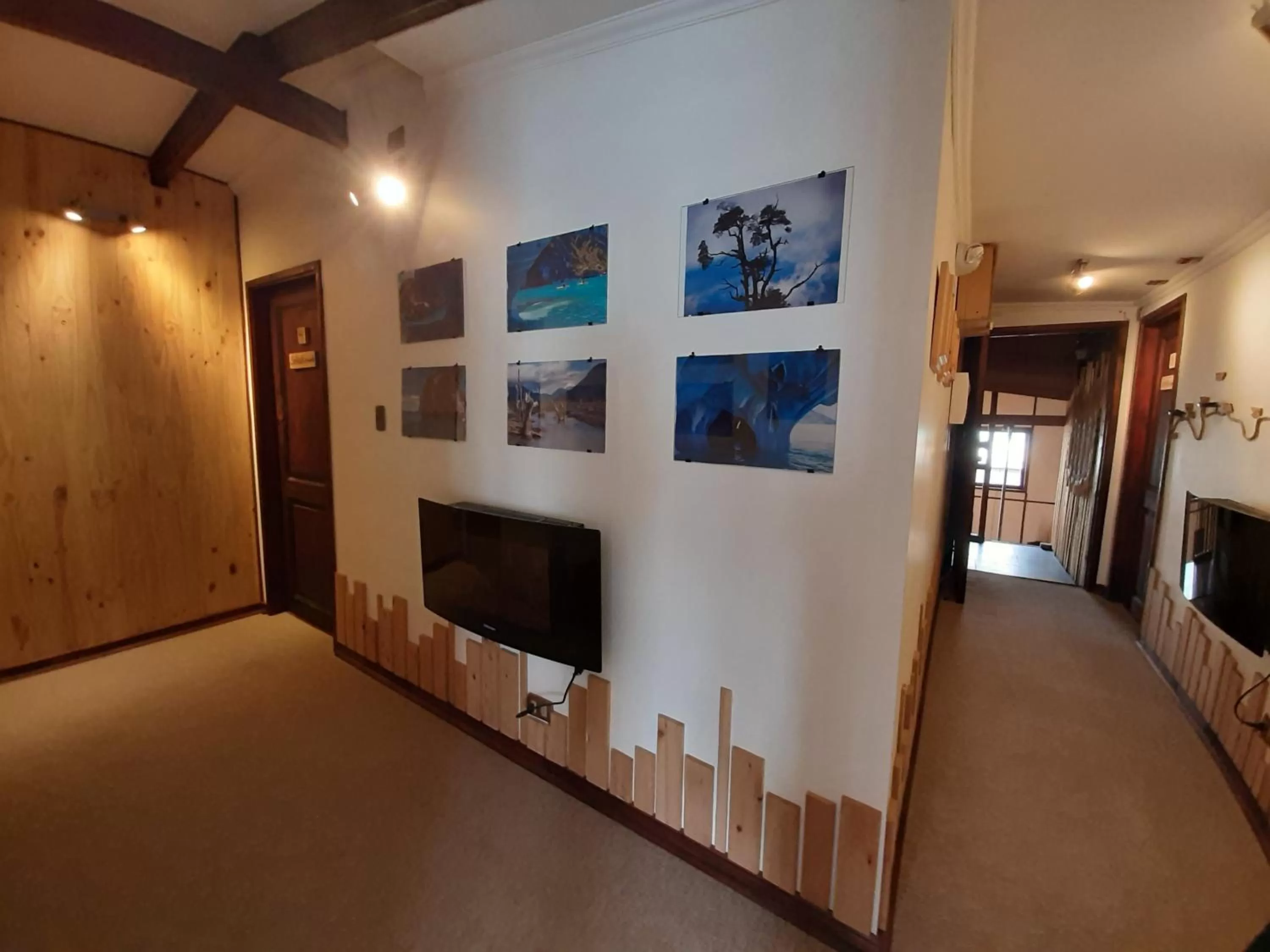 TV and multimedia, TV/Entertainment Center in Hotel Tehuelche Natura