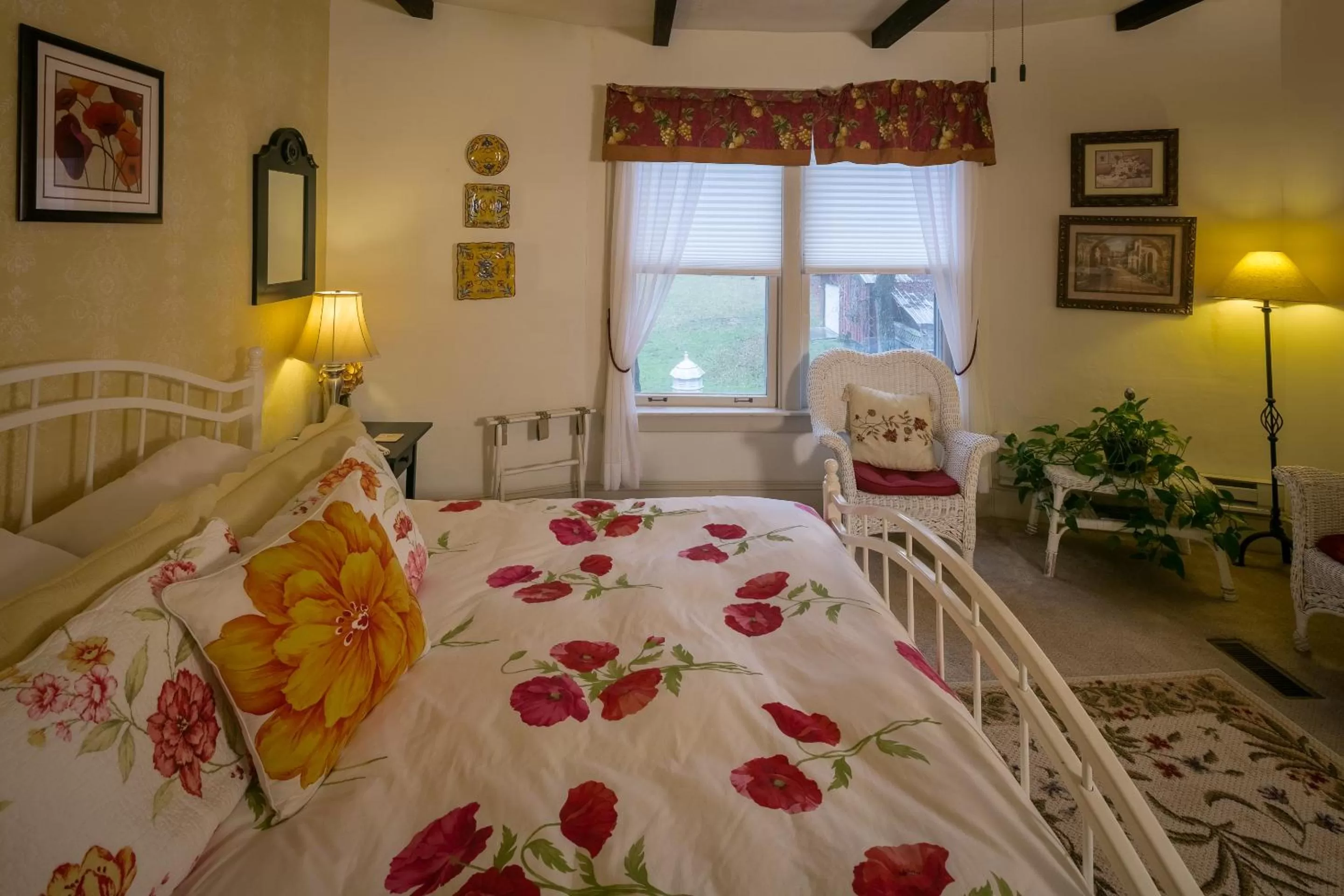 Bed in Taylor House Inn