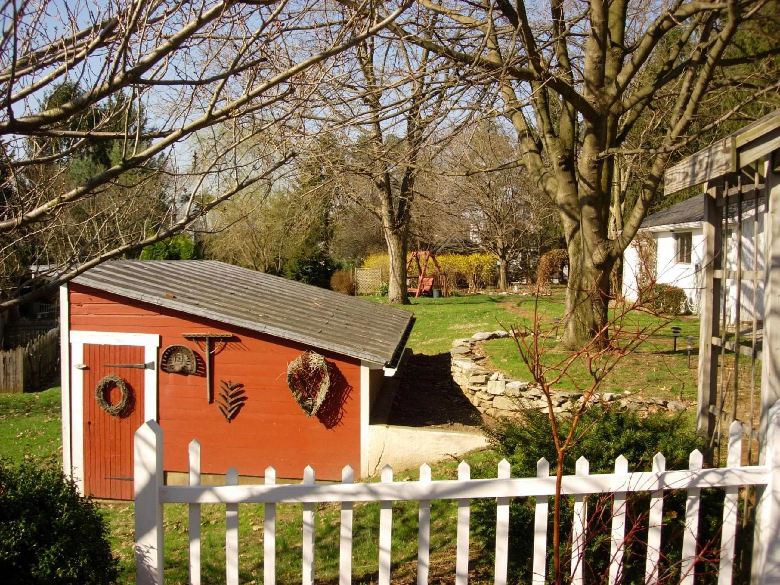 Garden view in 1825 Inn Bed and Breakfast