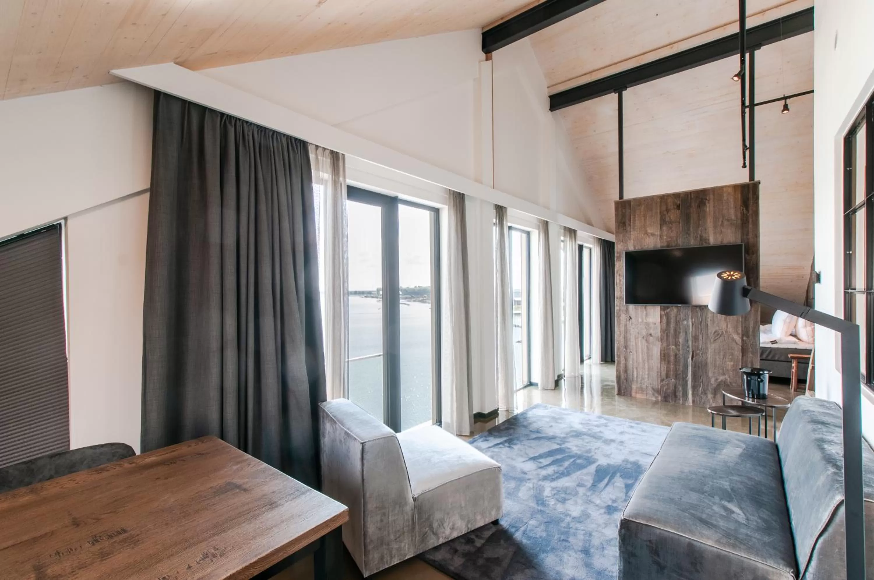 Bed in Waterrijk Oesterdam Hotel