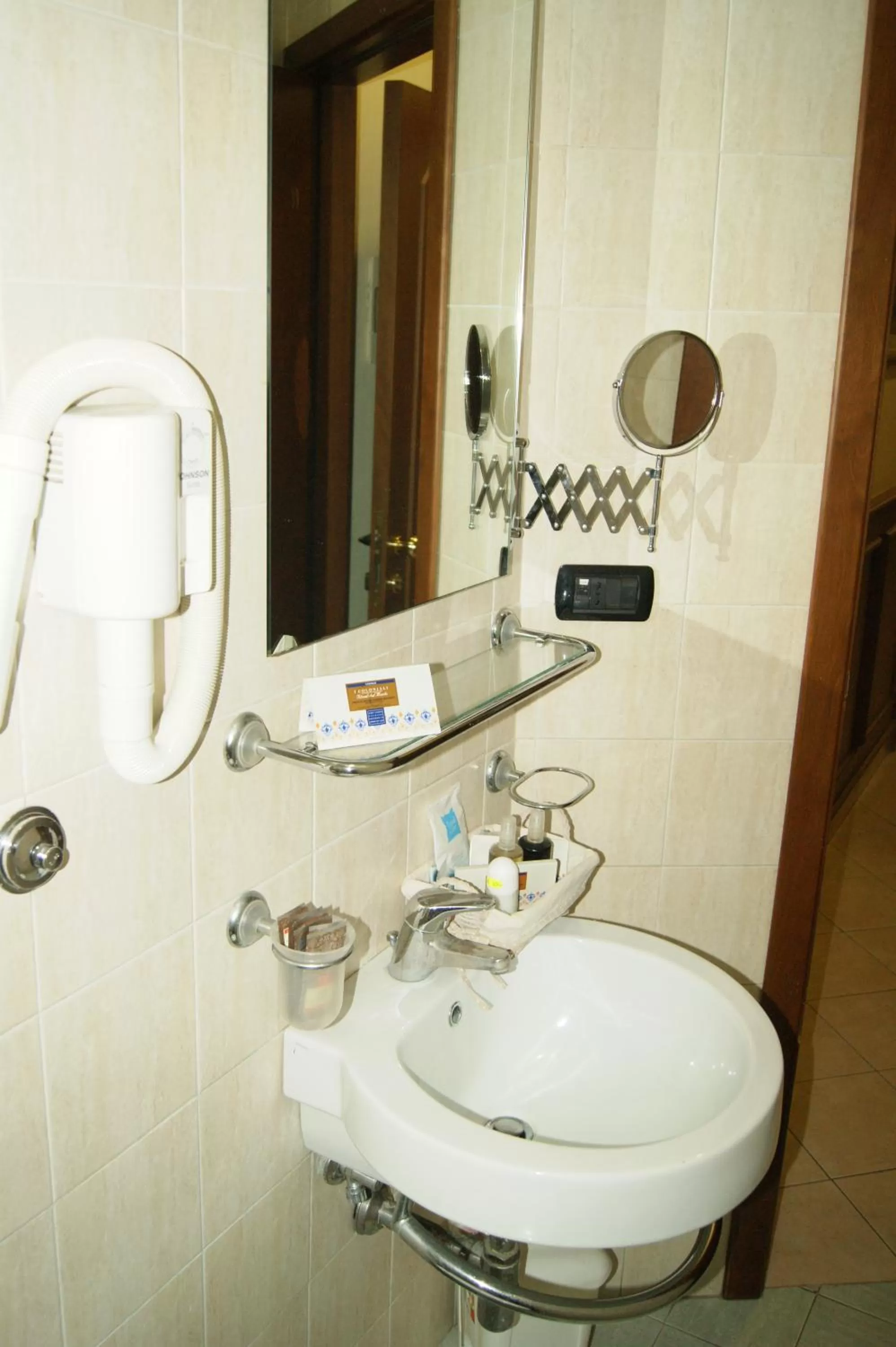 Bathroom in Hotel Elio