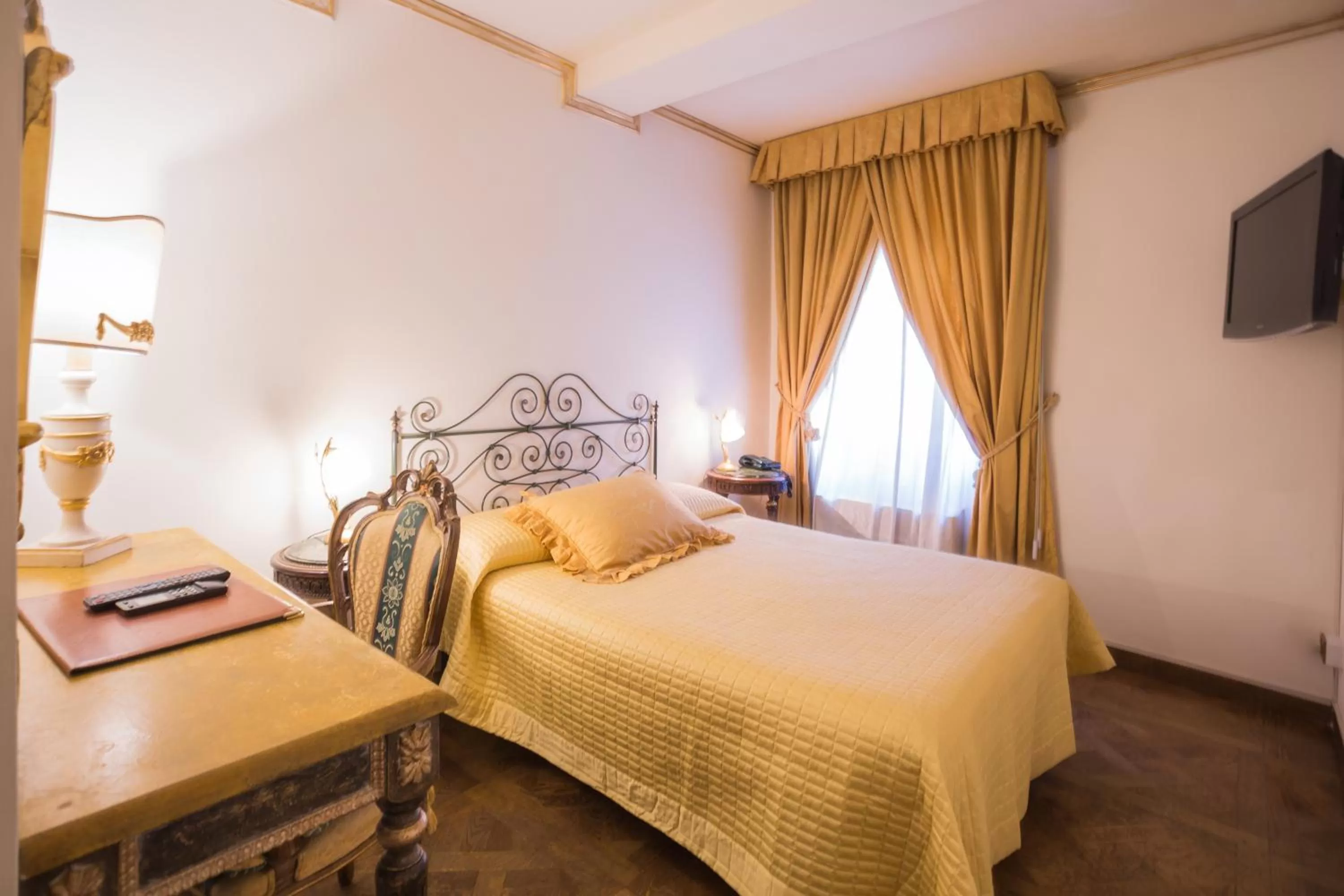 Bed in Hotel Palazzo Alexander