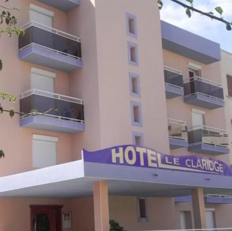 Facade/entrance in Hôtel Le Claridge