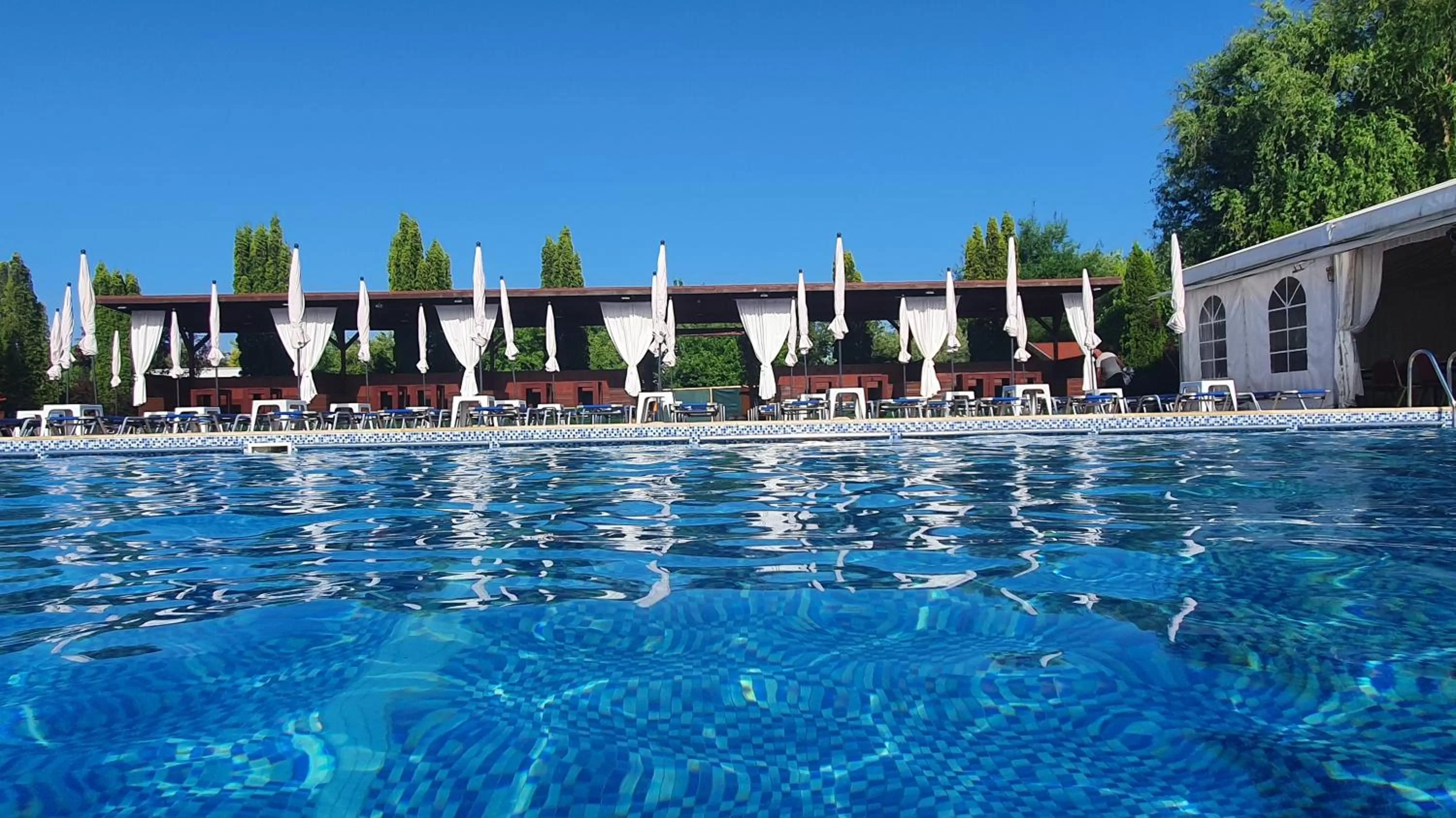 Swimming pool in Hotel Garden Club