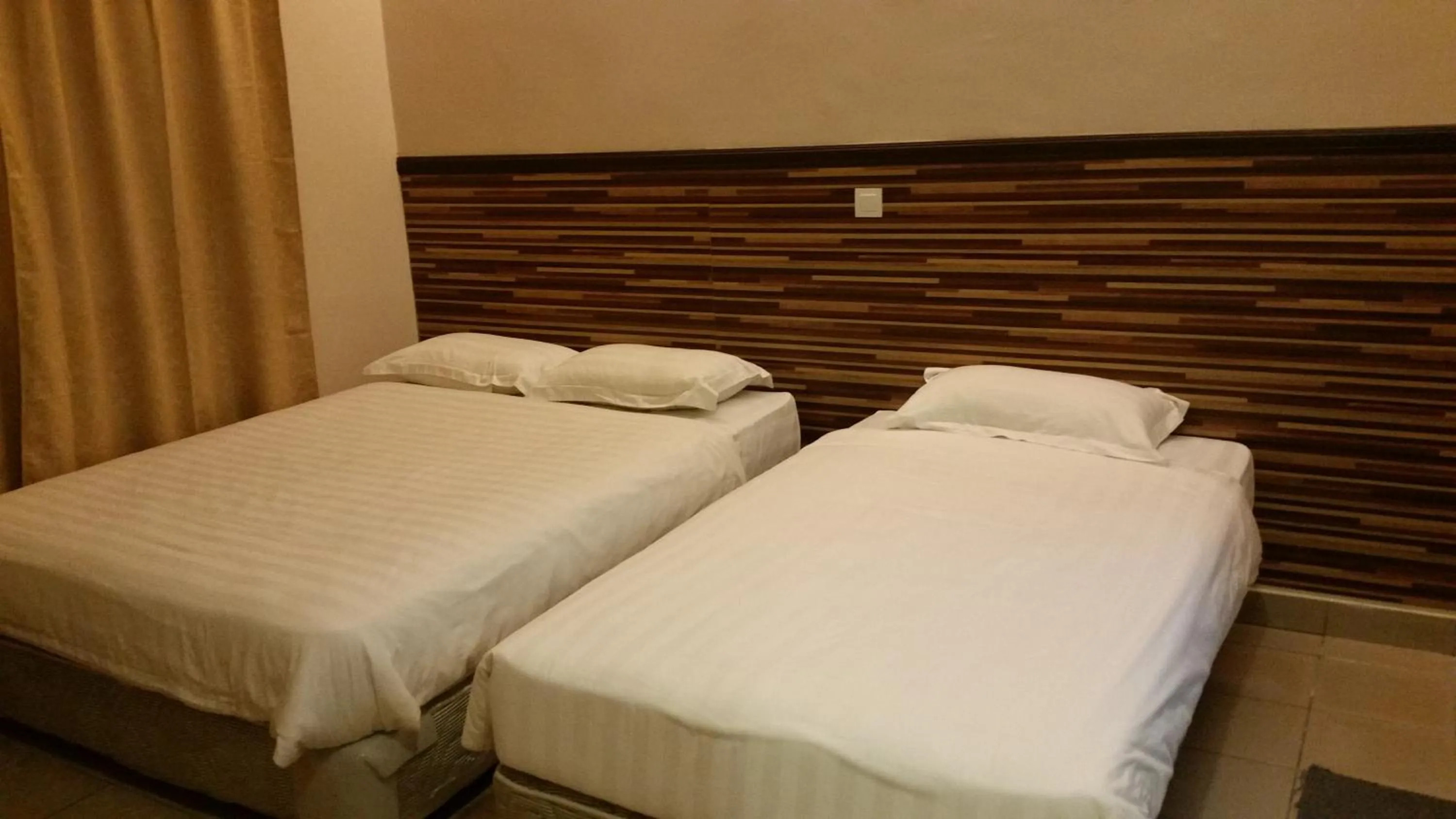 Bed in Hotel Iskandar