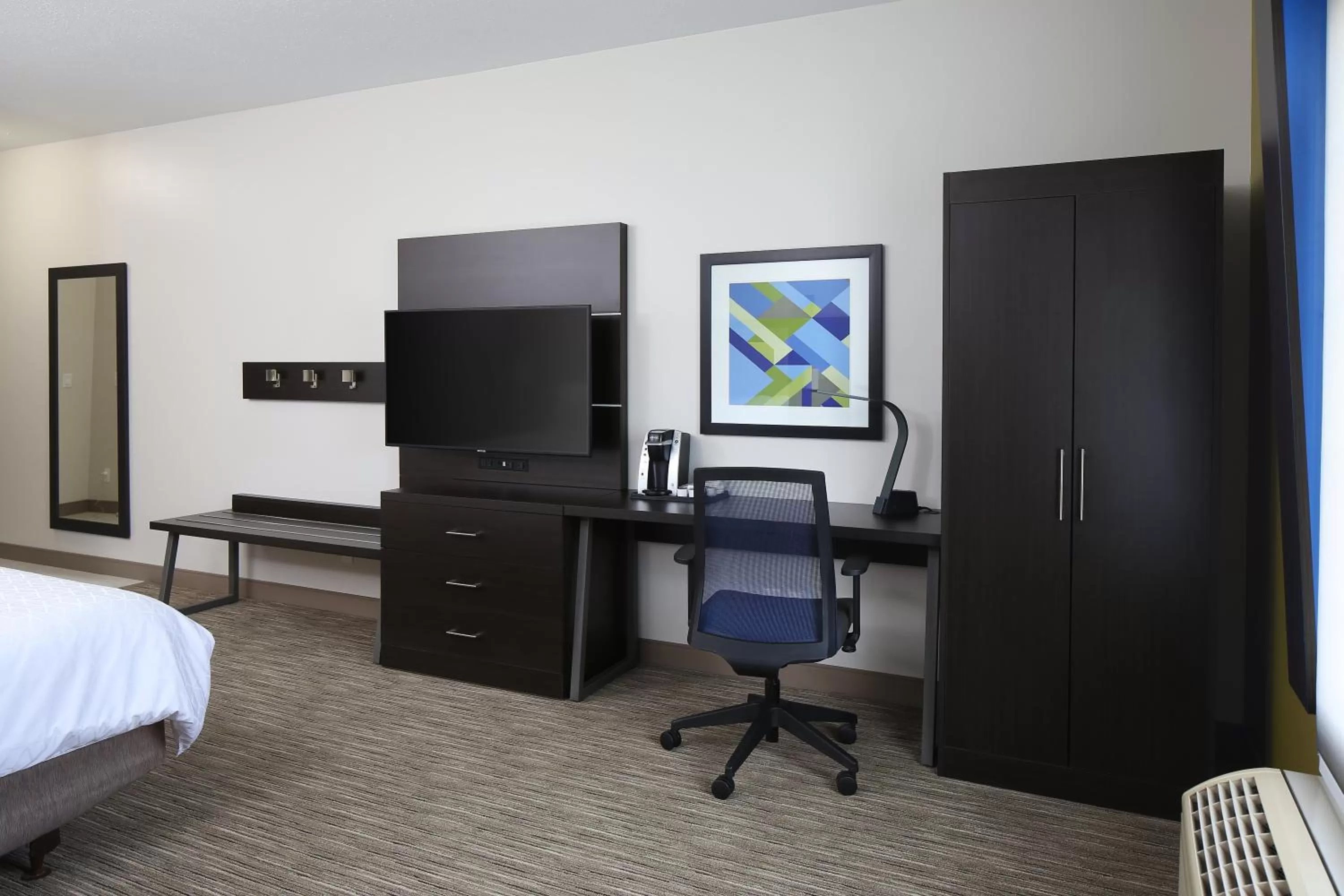 Photo of the whole room, Bed in Holiday Inn Express Grand Rapids Southwest by IHG