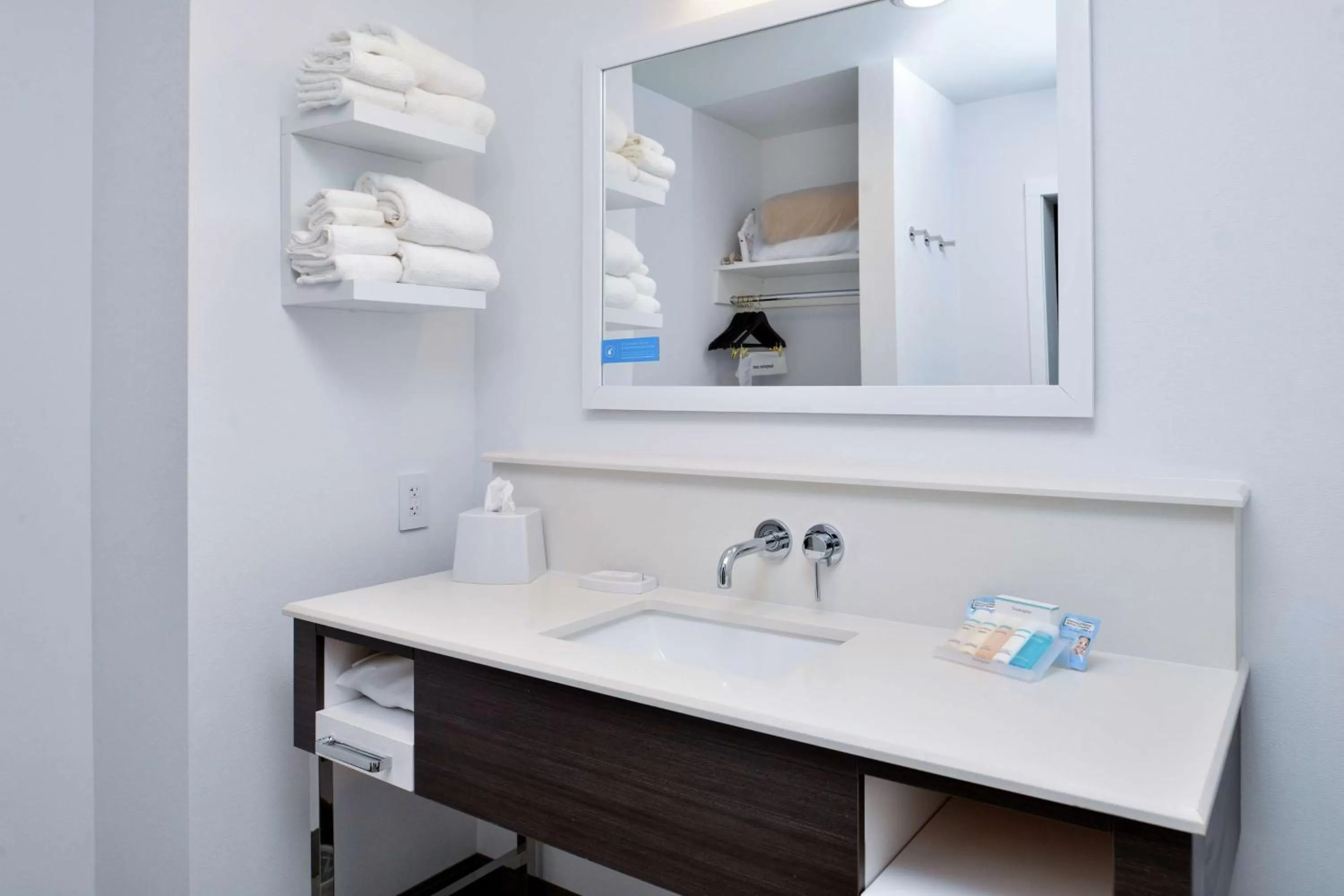 Bathroom in Hampton Inn Cedar Falls Downtown, Ia