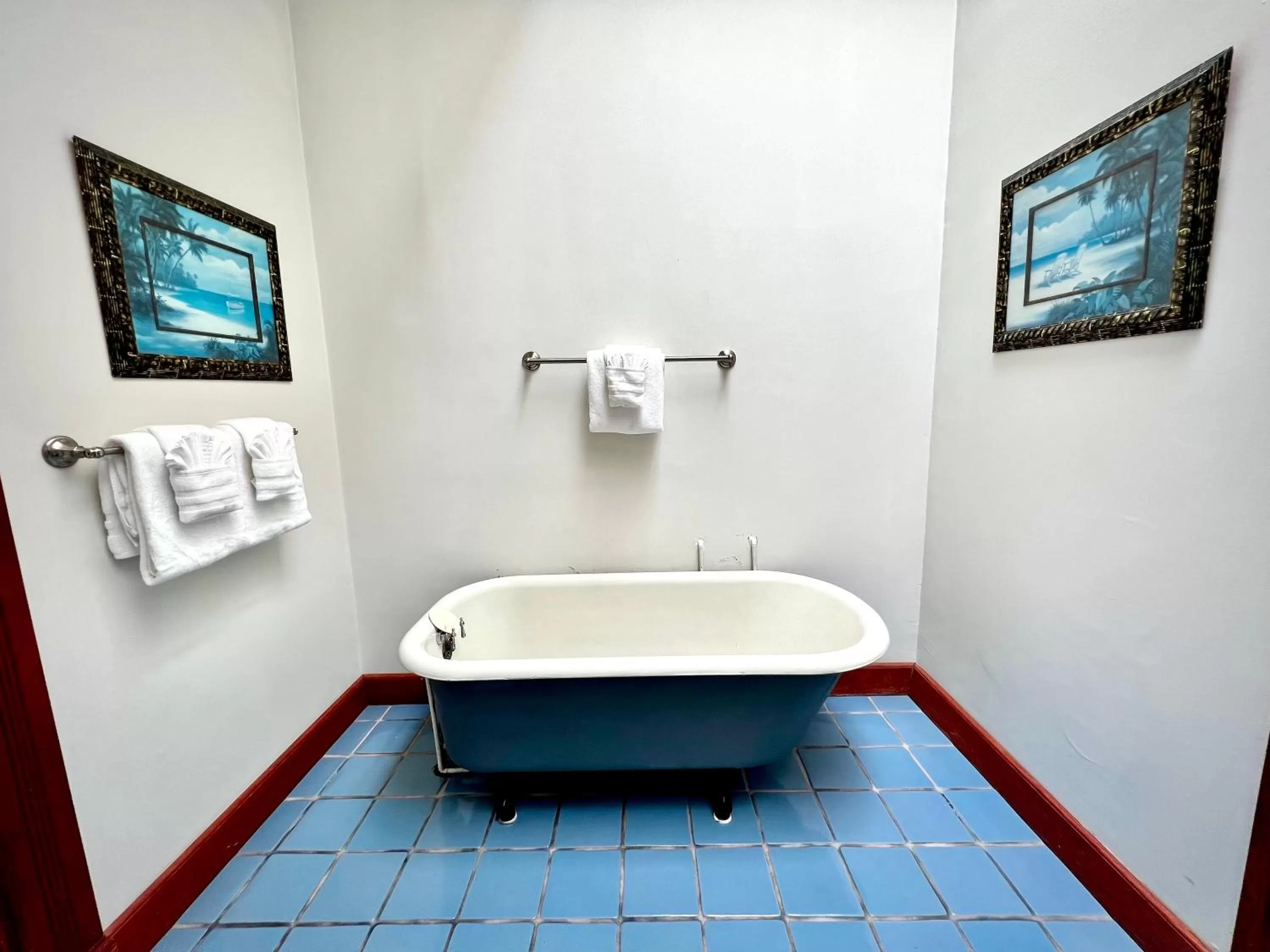 Bathroom in The Monarch Hotel