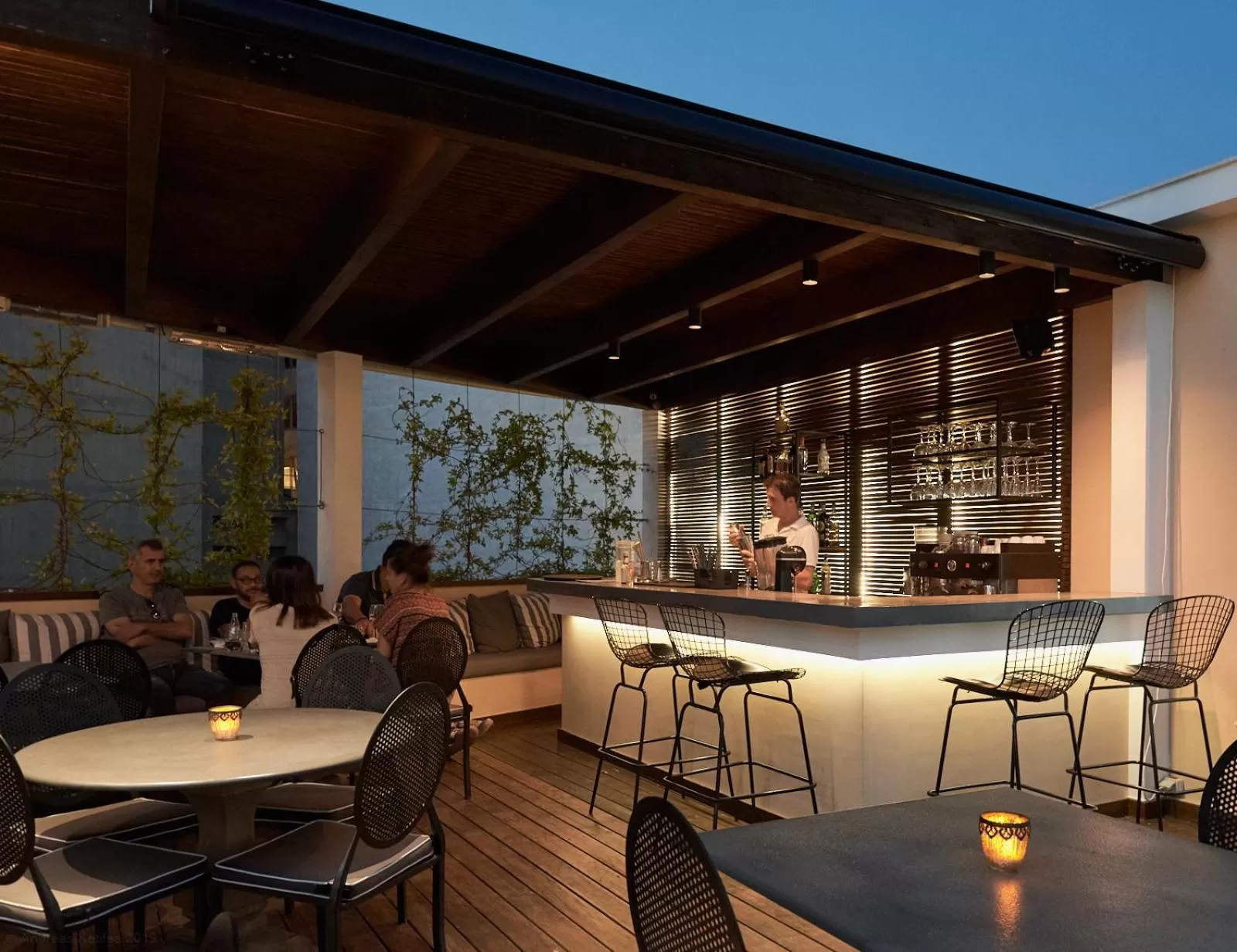 Restaurant/places to eat in Evripidou Suites