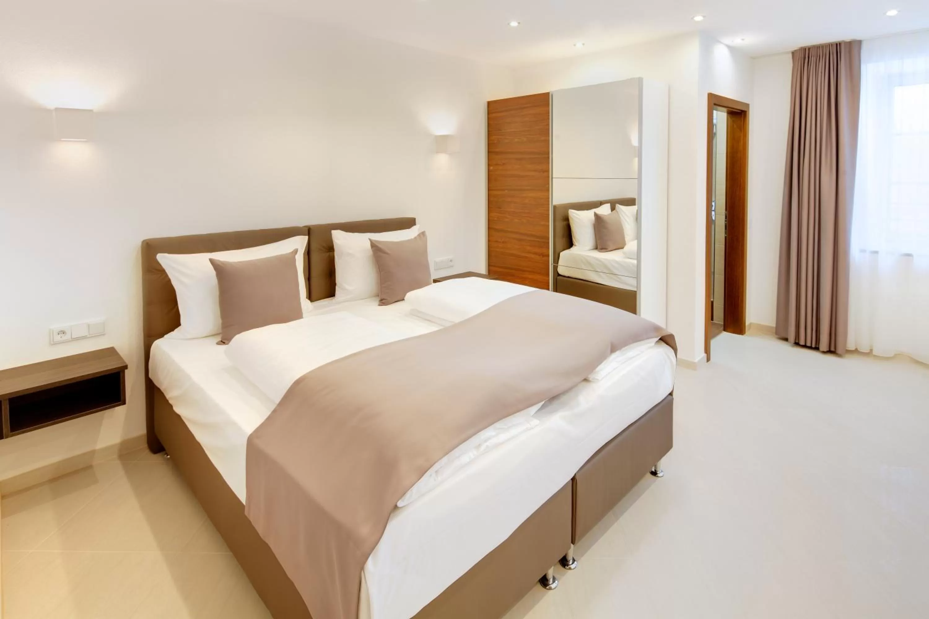 Photo of the whole room, Bed in Hotel Füssen