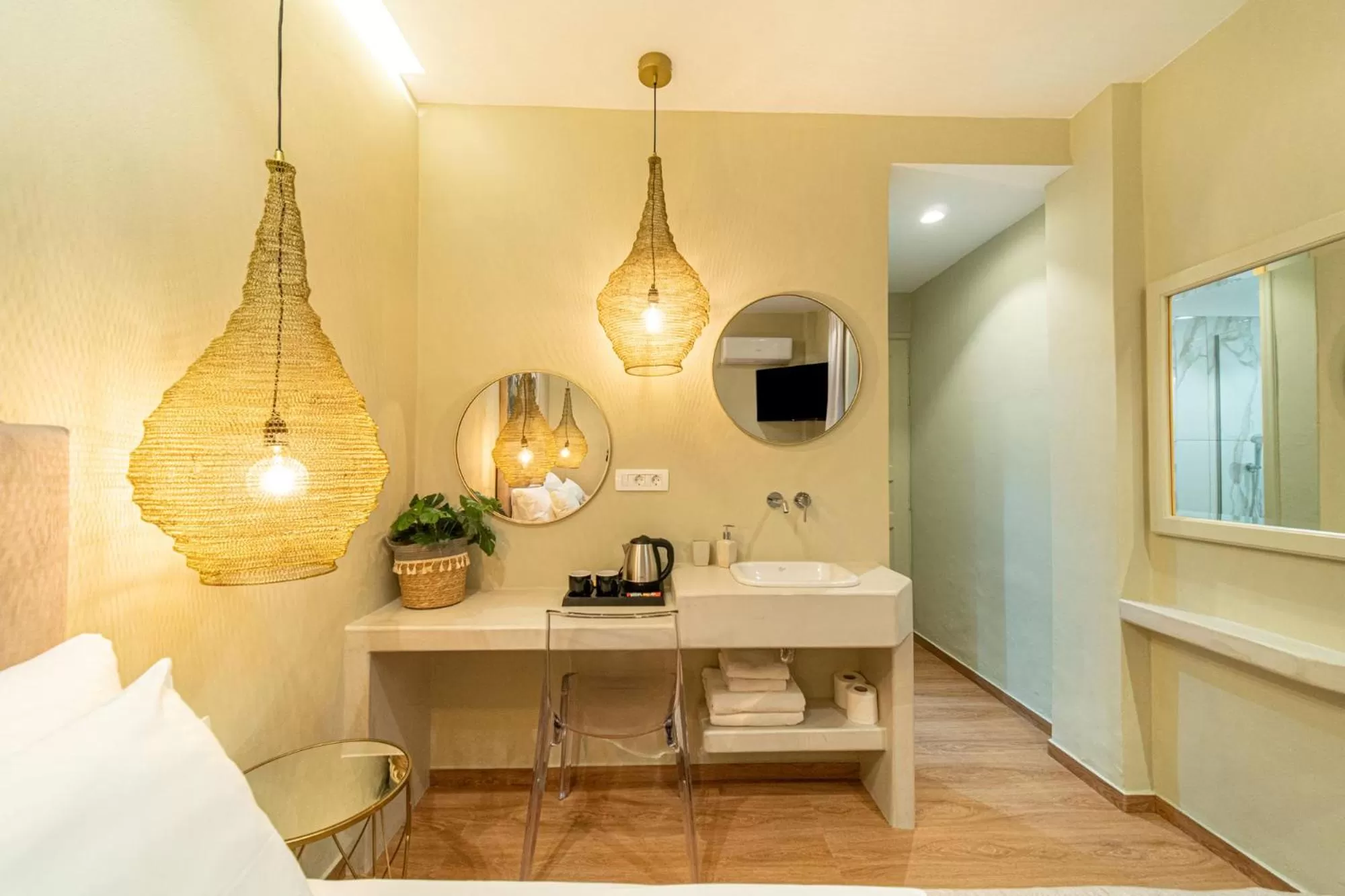 hair dresser in Antonia Hotel