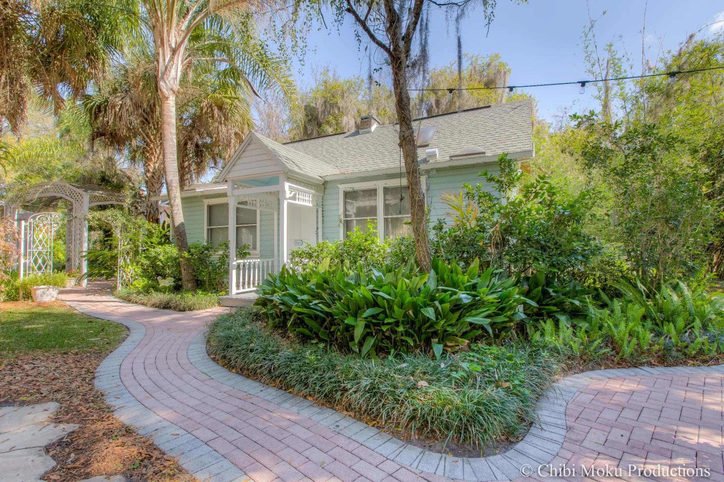 Facade/entrance in Sweetwater Branch Inn