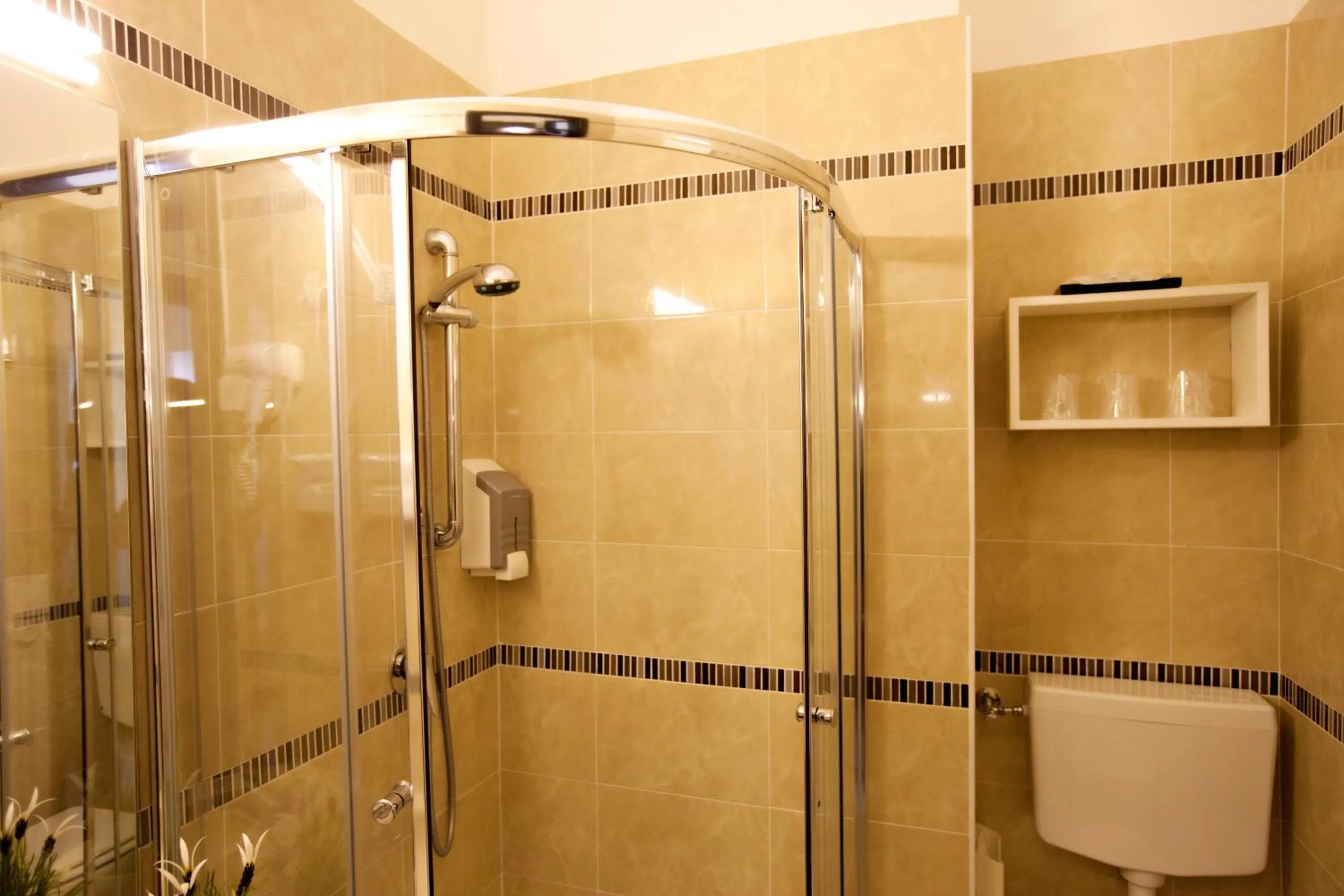 Shower in Hotel Dei Fiori