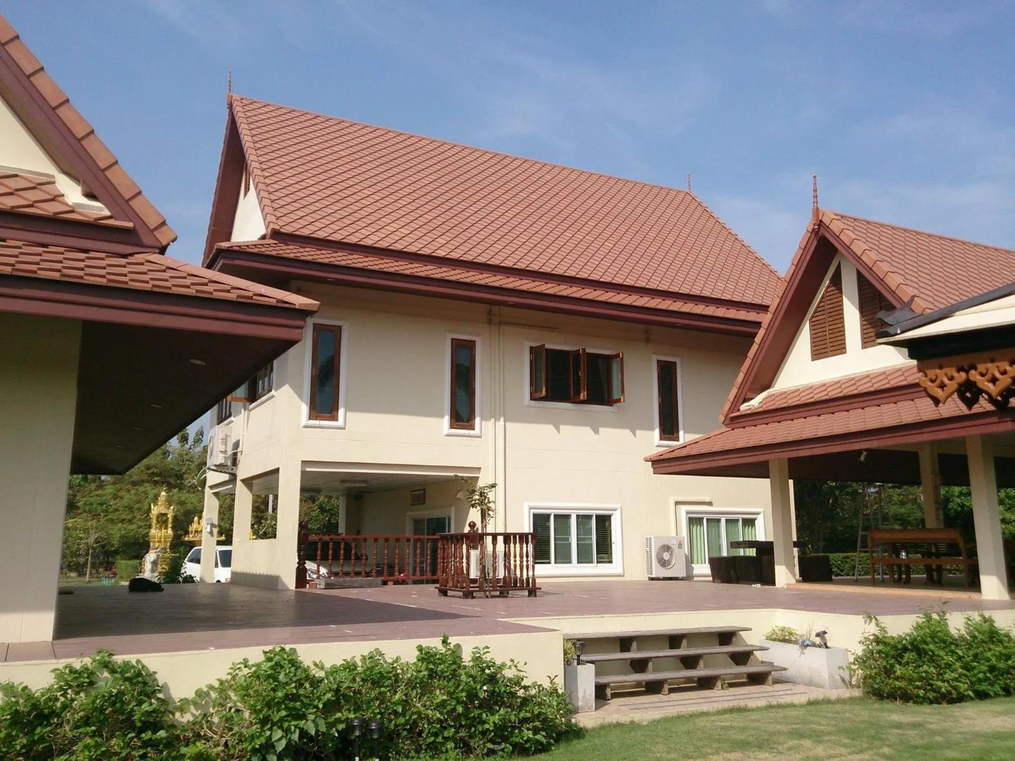 Facade/entrance in Thararin Villa