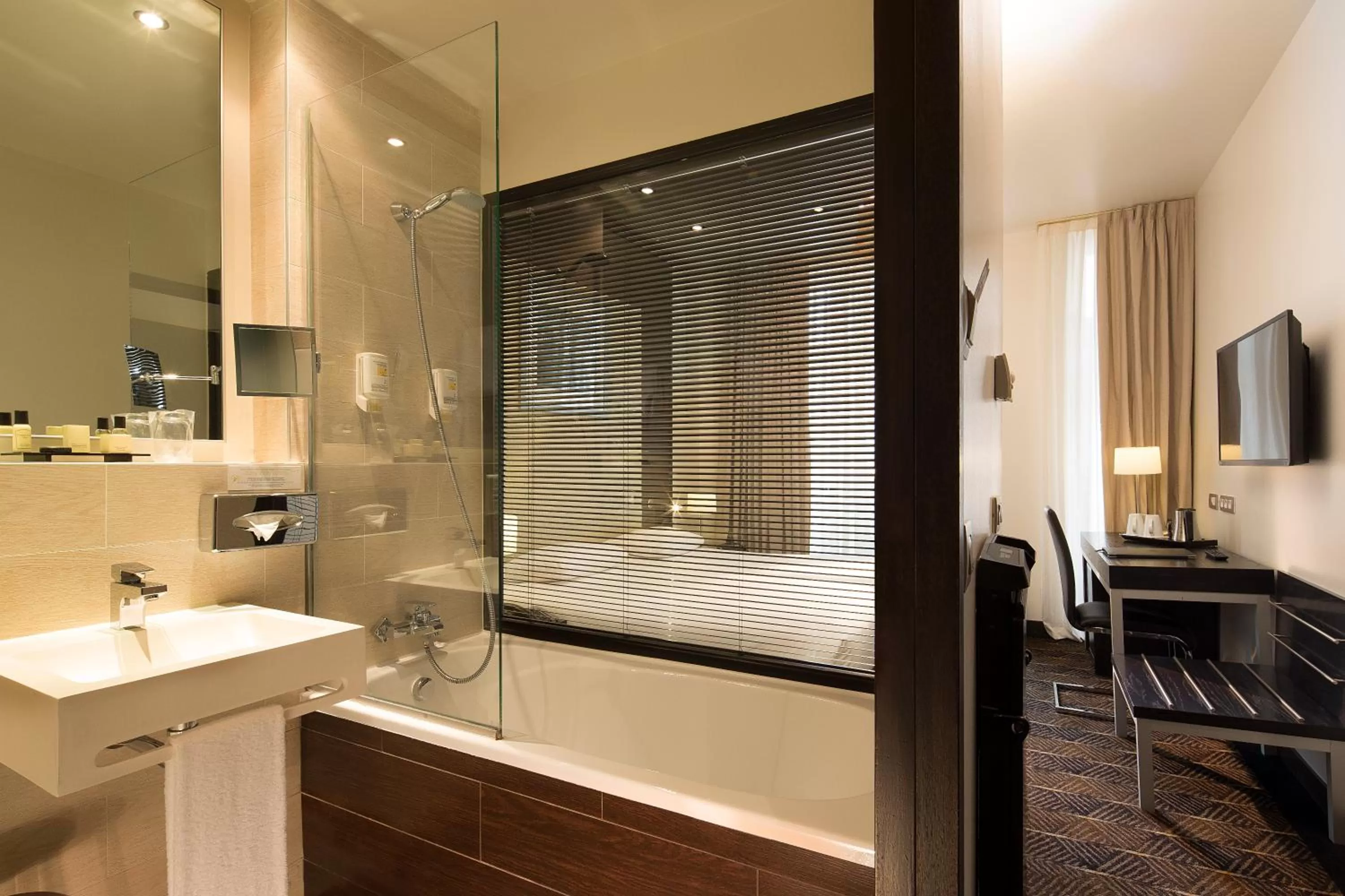 Bathroom in Hôtel Le M