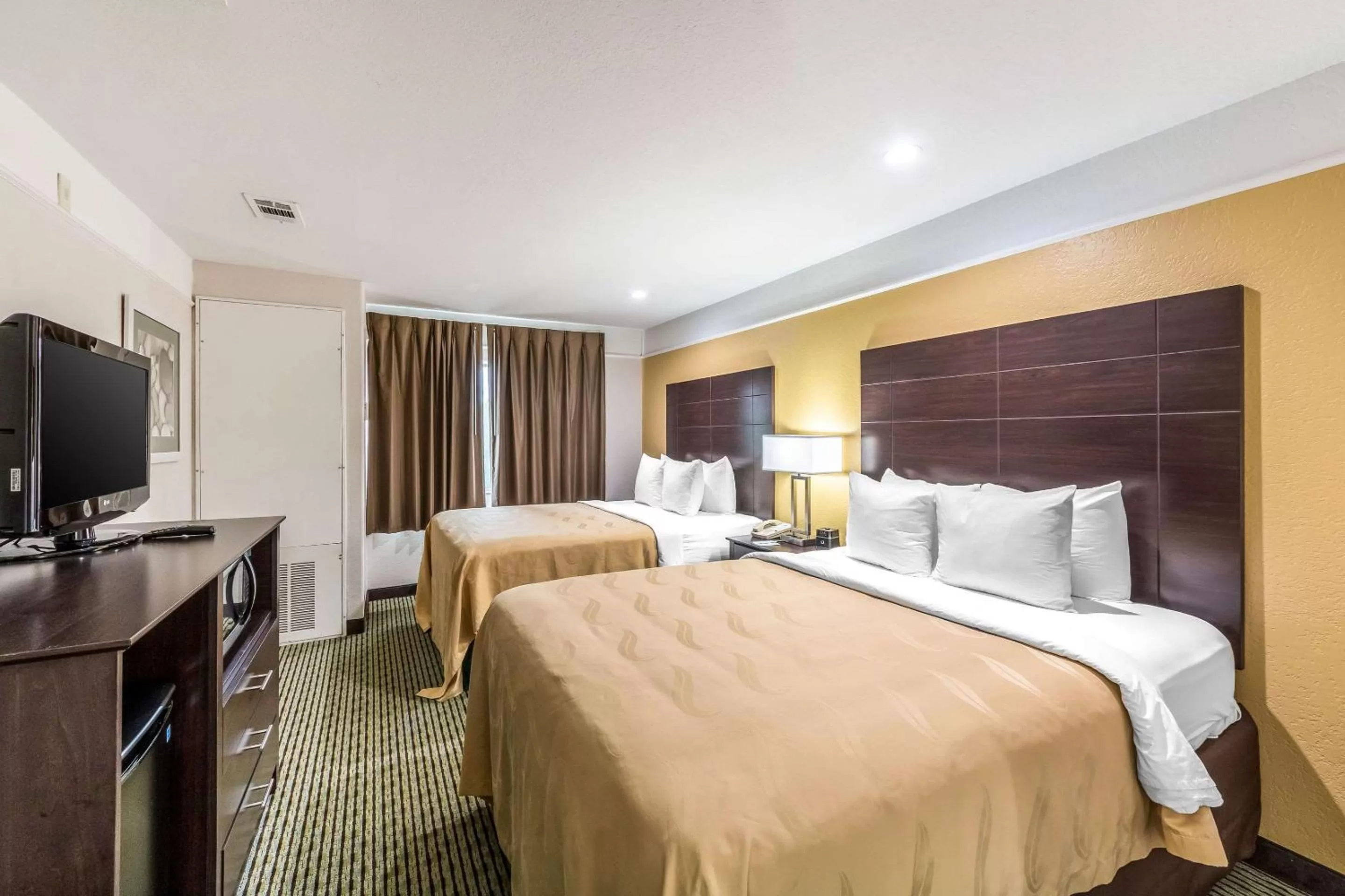 Photo of the whole room in Quality Inn & Suites SeaWorld North