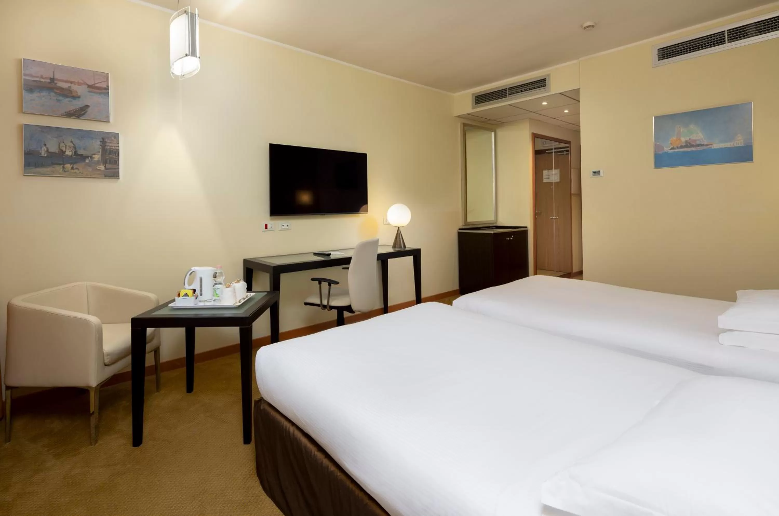 Bedroom, Bed in Crowne Plaza Padova by IHG